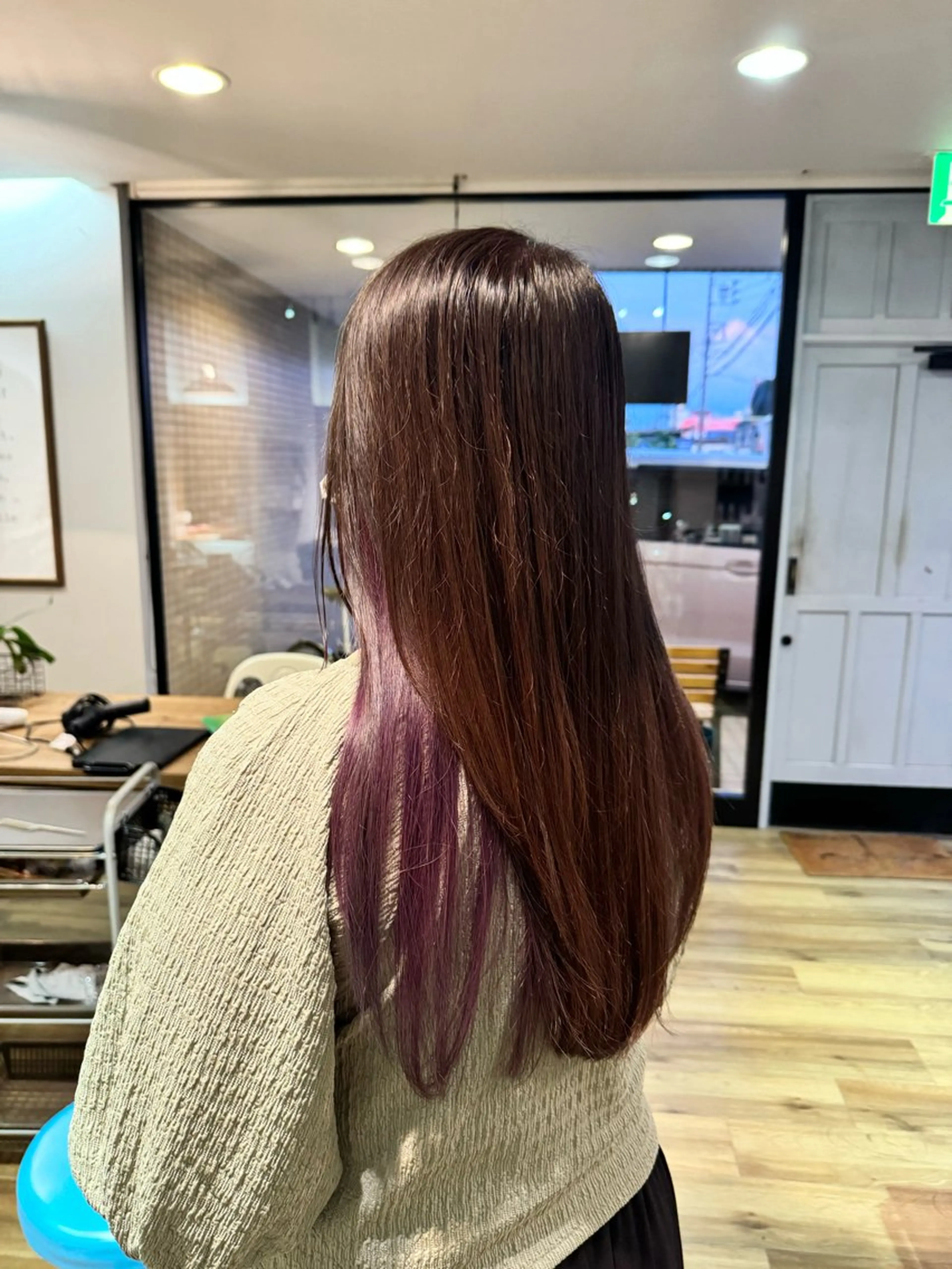 ロング カラー グレージュ ラベンダーカラー ヘアカラー トリートメント ツキダテ ユイのヘアスタイル