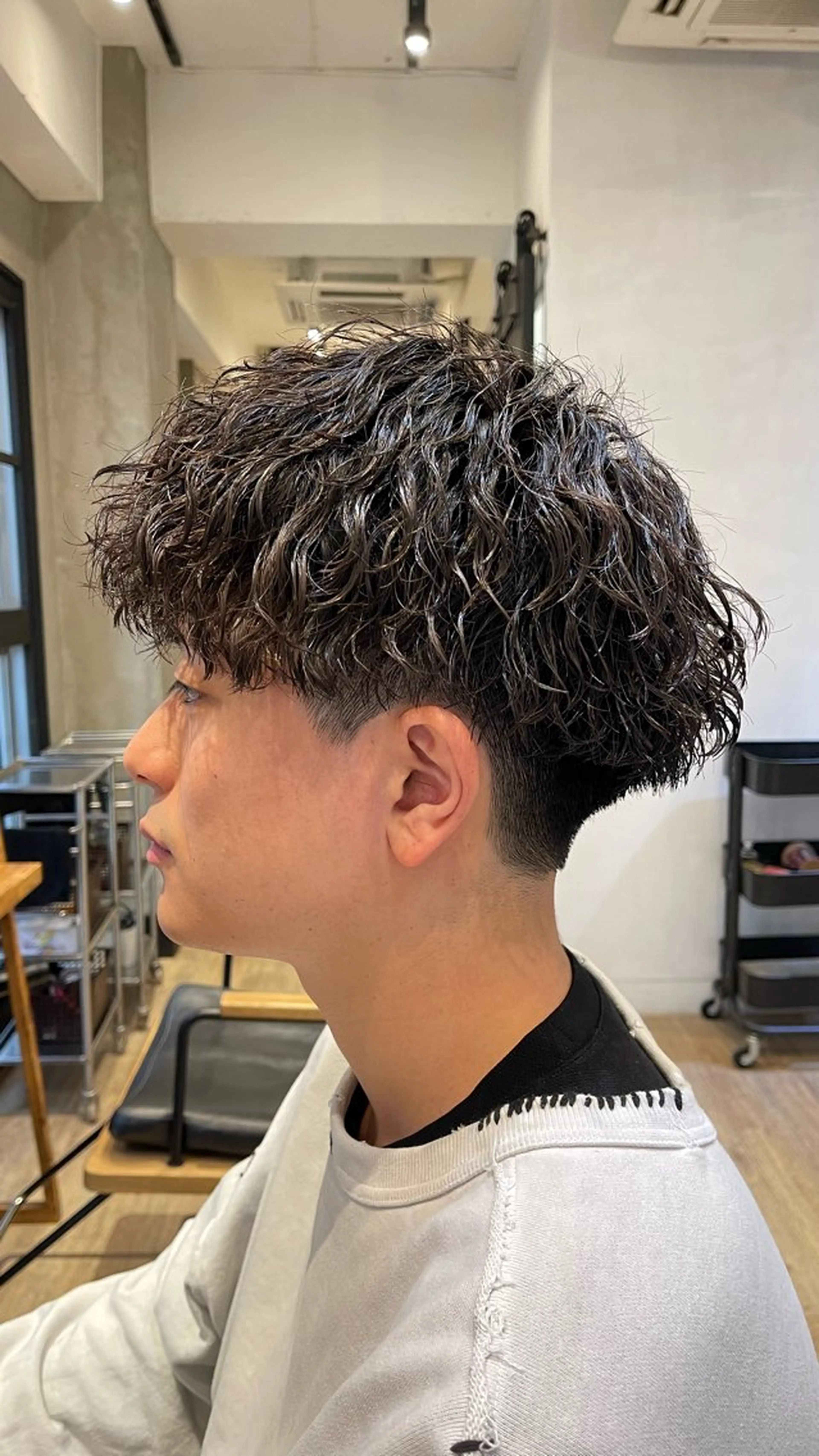 ショート パーマ メンズ ビジネス フェードカット メンズ韓国風 マッシュ メンズパーマ カット パーマ トリートメント ヘアセット lana hair 新宿髪質改善トリートメント新宿三丁目【ラナヘアー】所属・新宿メンズ専門 モテ清潔感パーマ特化のヘアスタイル