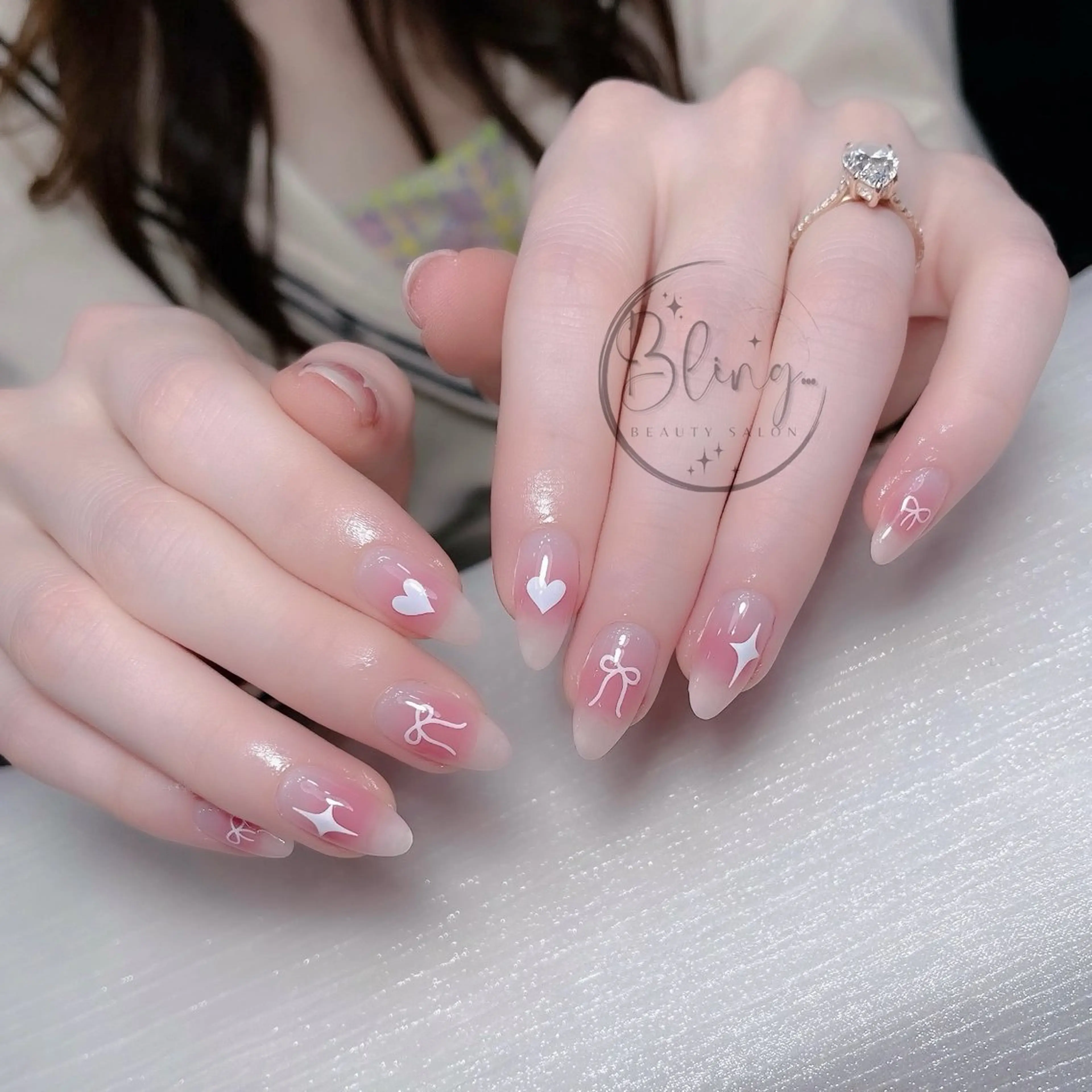 ミディアム 韓国風ヘア ハンドネイル Bling Salonのネイルデザイン