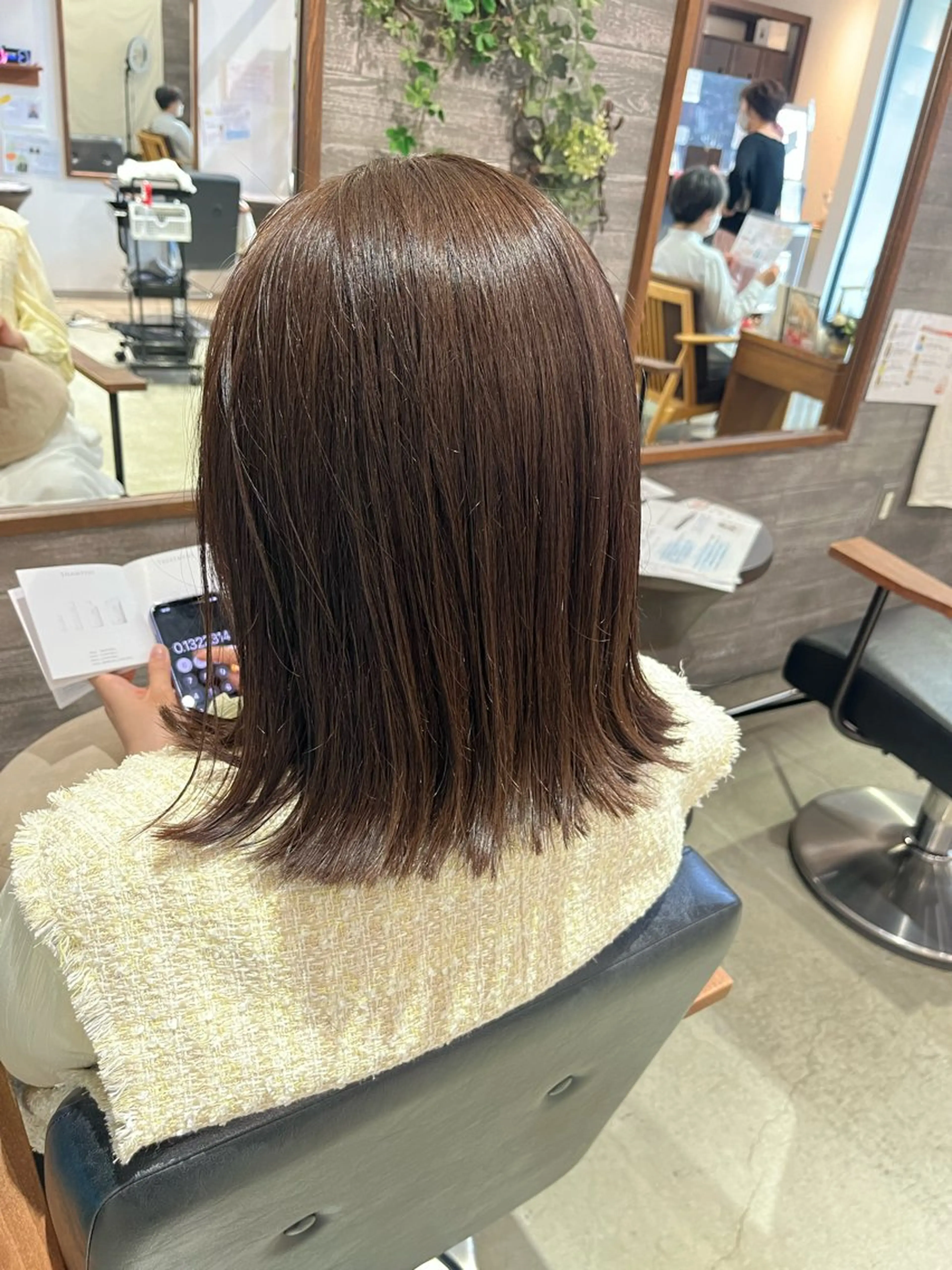 ミディアム 上山 千佳のヘアスタイル