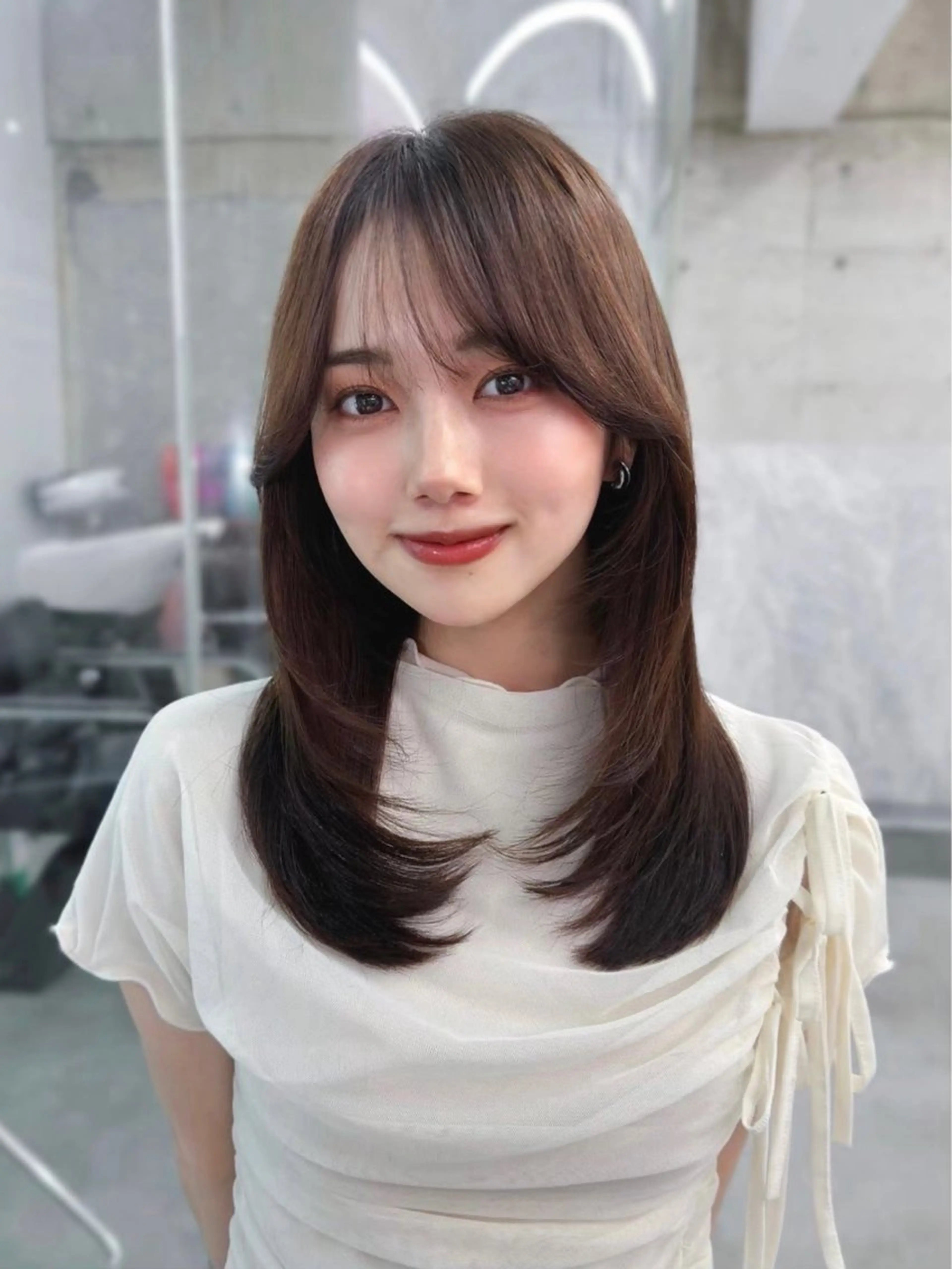 セミロング カット トリートメント 【顔まわりレイヤー透 明感カラー今崎太河】のヘアスタイル