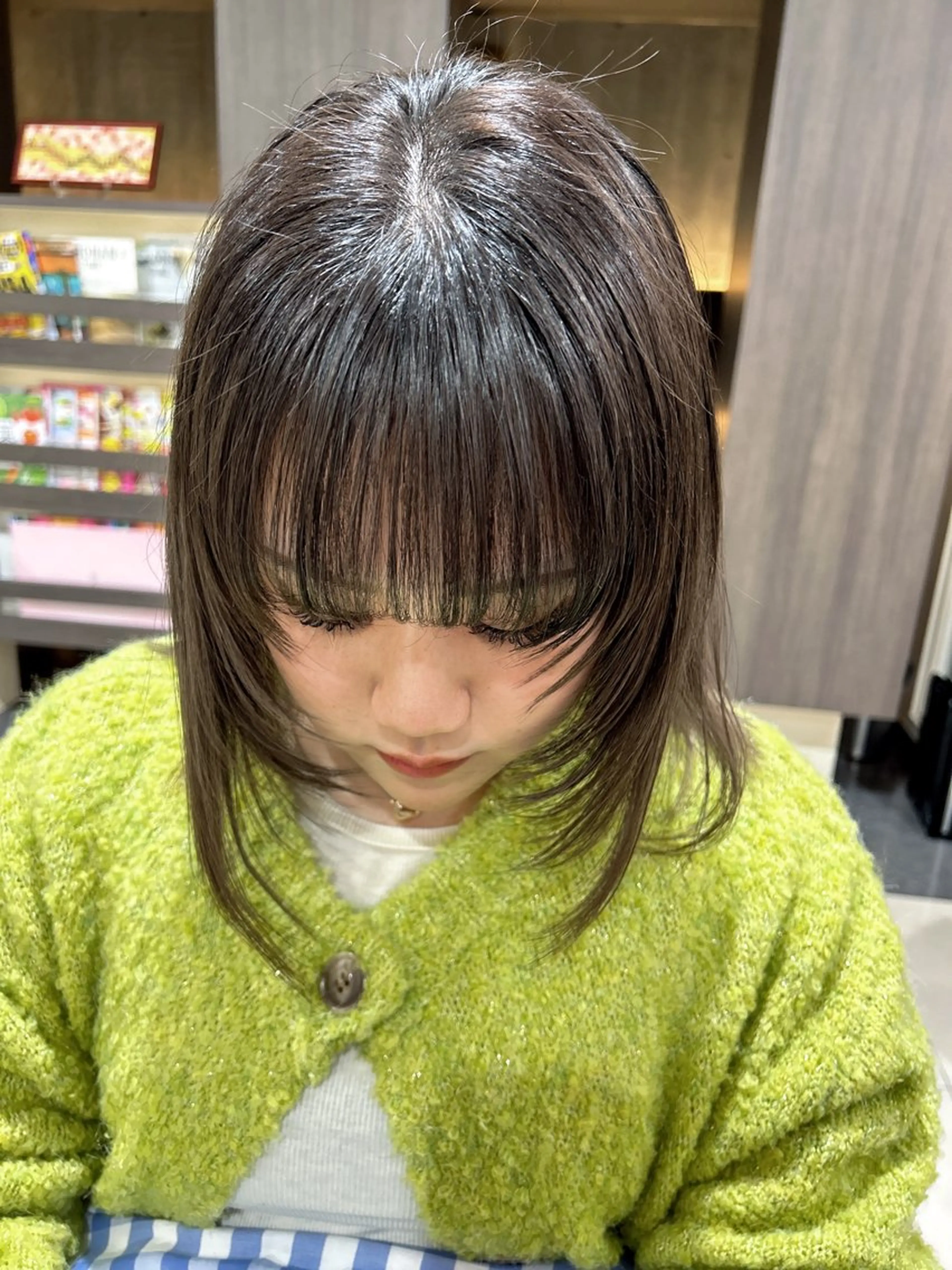 ミディアム レイヤー 艶々カラーのヘアスタイル