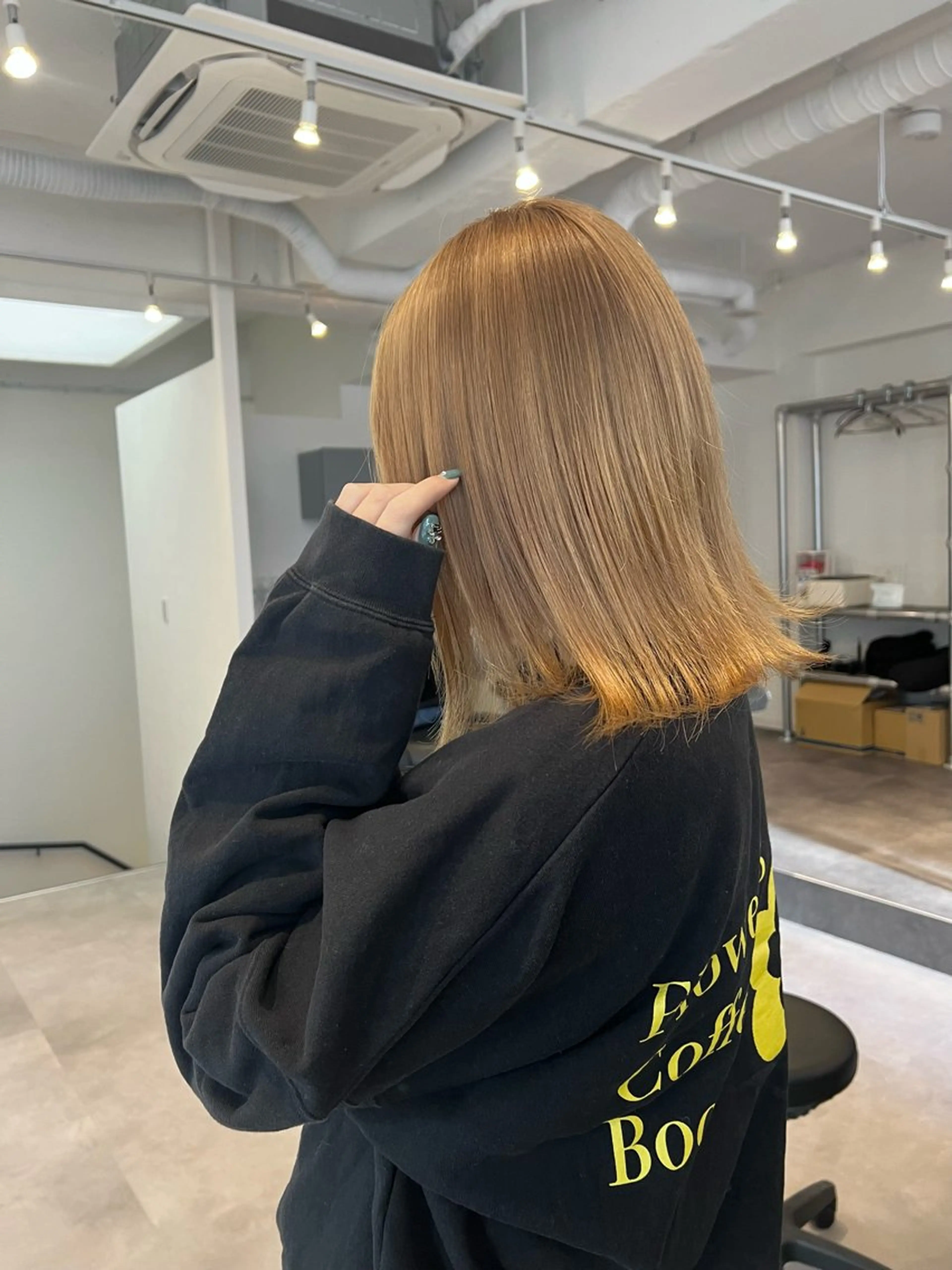 ミディアム ミルクティーブラウン ヘアカラー トリートメント 宮下 愛璃紗のヘアスタイル