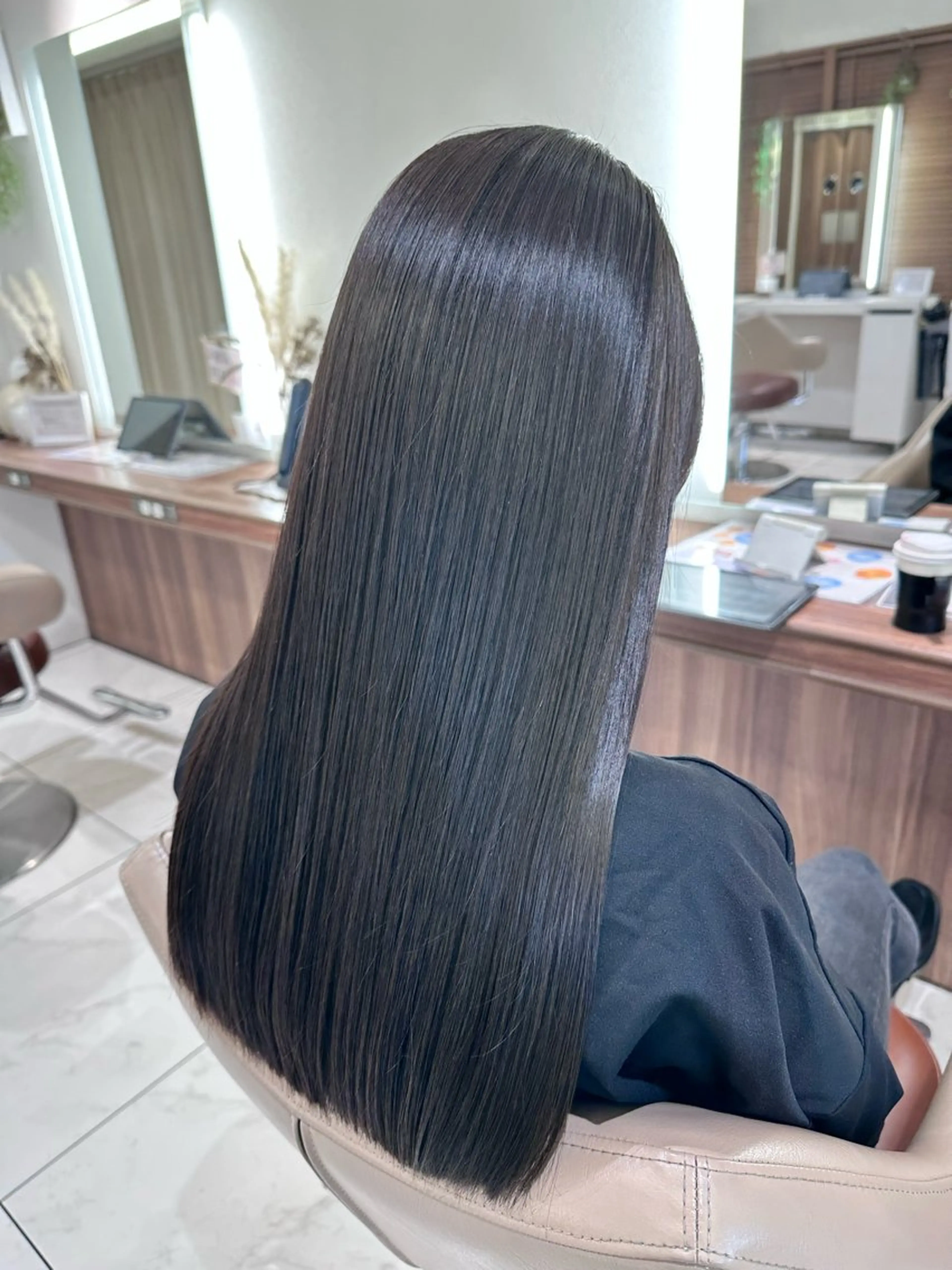 ロング くせ毛 安井　昴 💫ブリーチ縮毛矯正のヘアスタイル