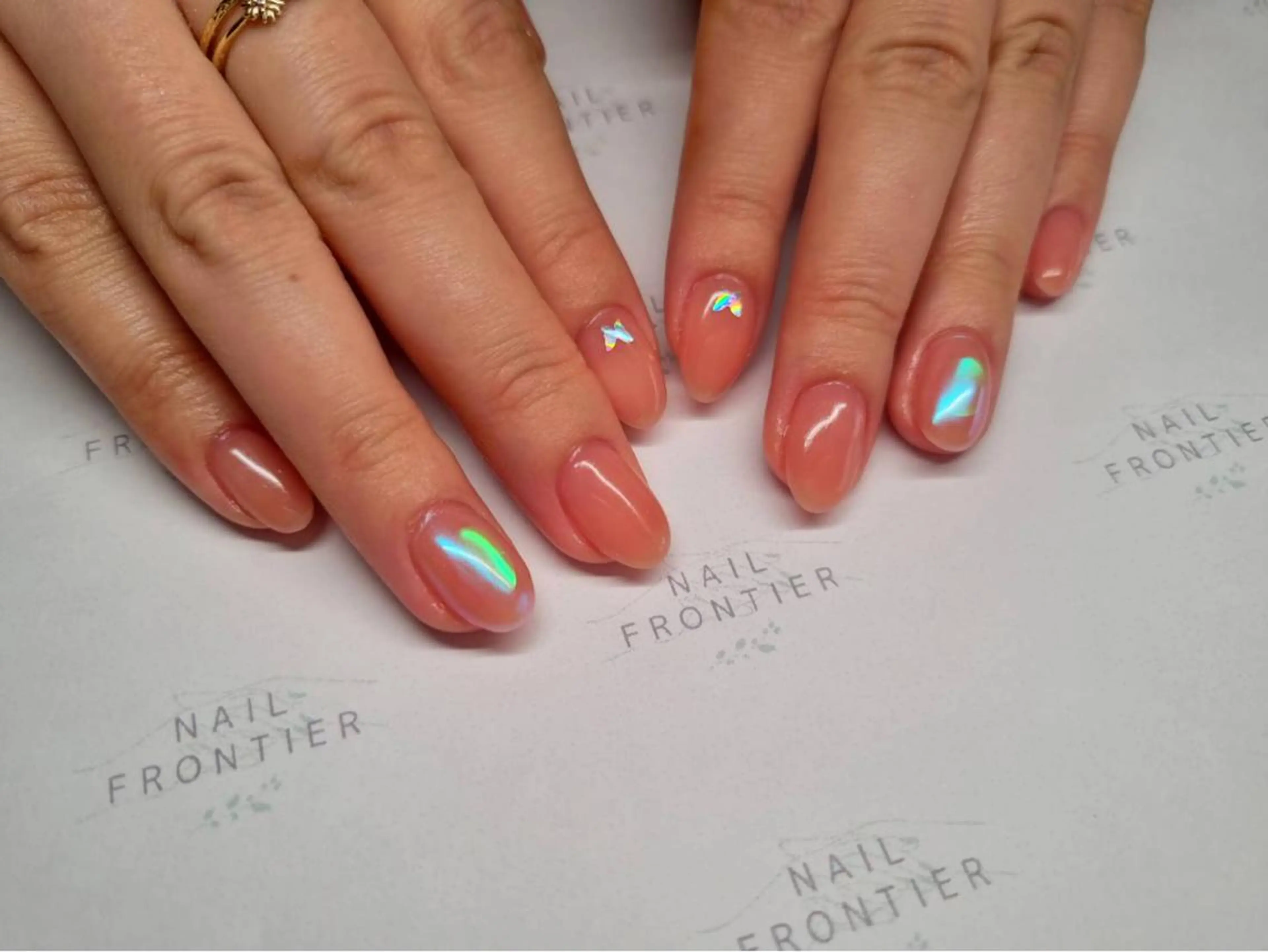 ネイル 氷ネイル・うるうるネイル ワンカラーネイル 吉祥寺🌟 ネイルフロンティアのネイルデザイン