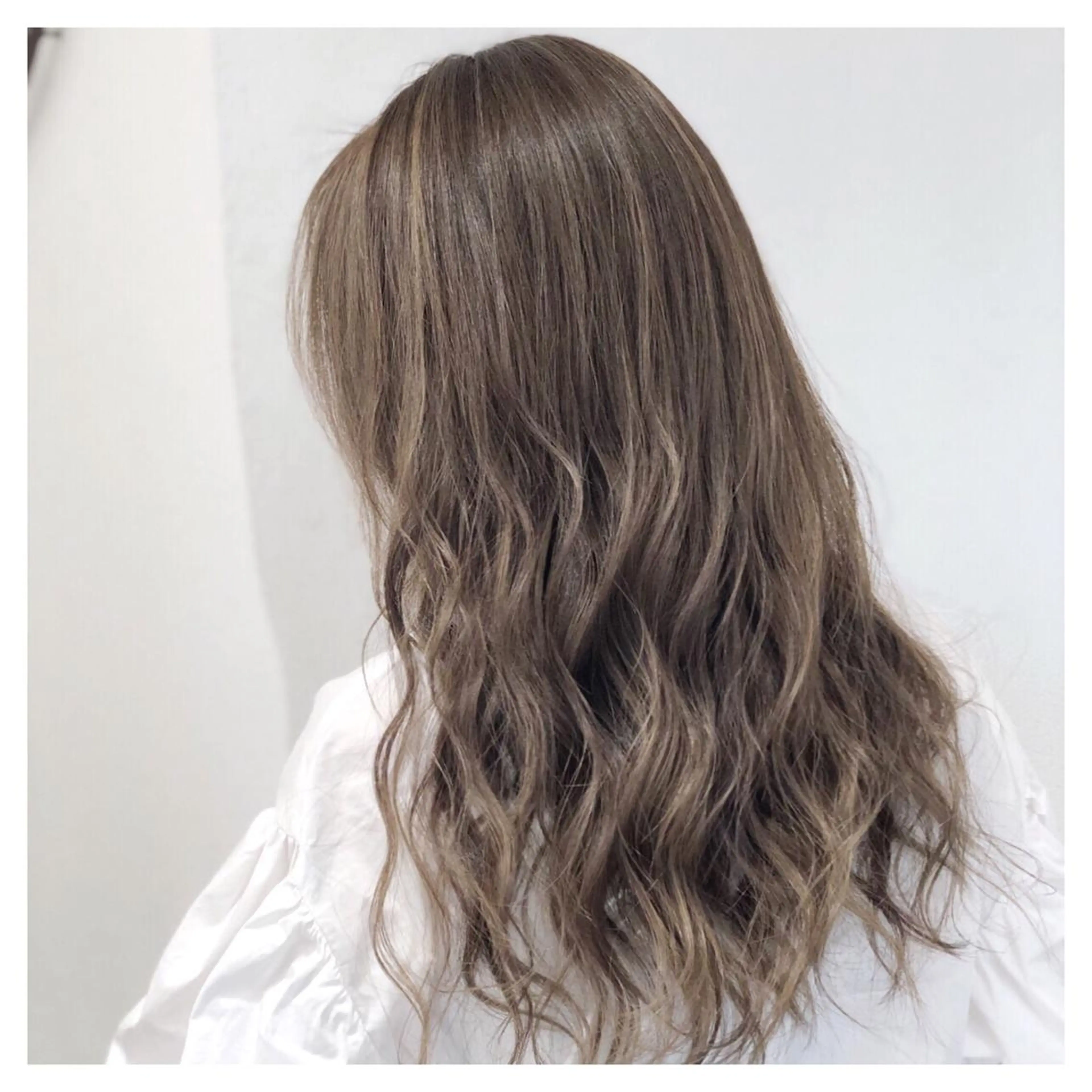 ロング biscohair 髪にドラマを。のヘアスタイル