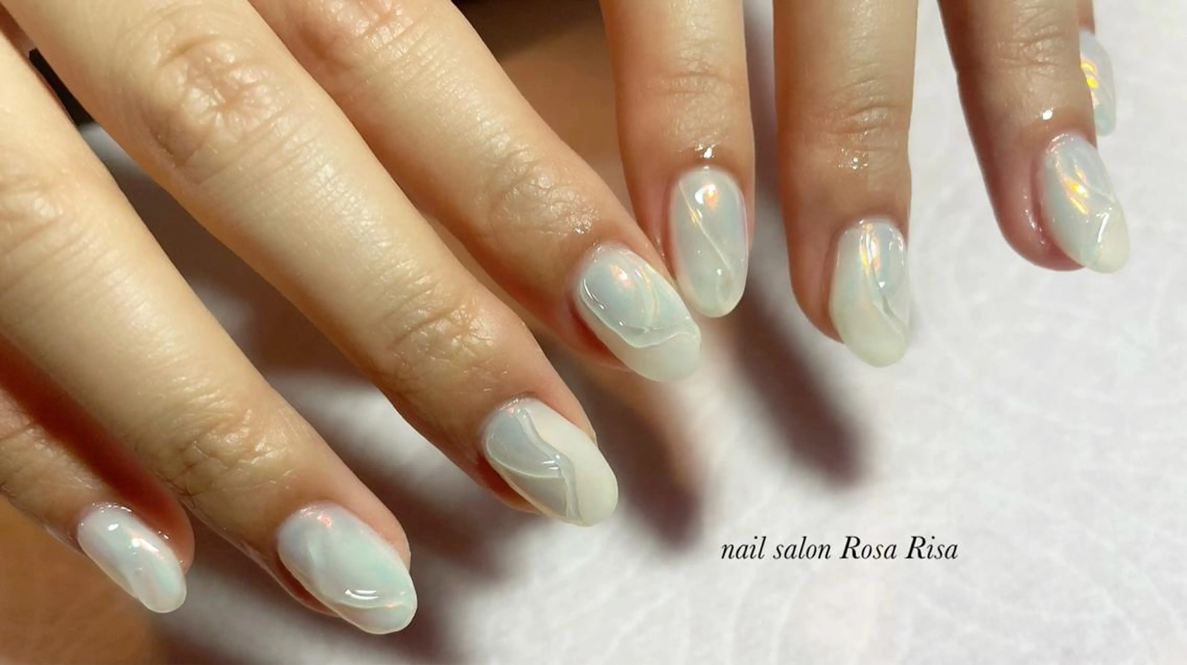 ミディアム ネイル オーロラネイル マットネイル ネイルスタジオ シェイクユアハンズのネイルデザイン