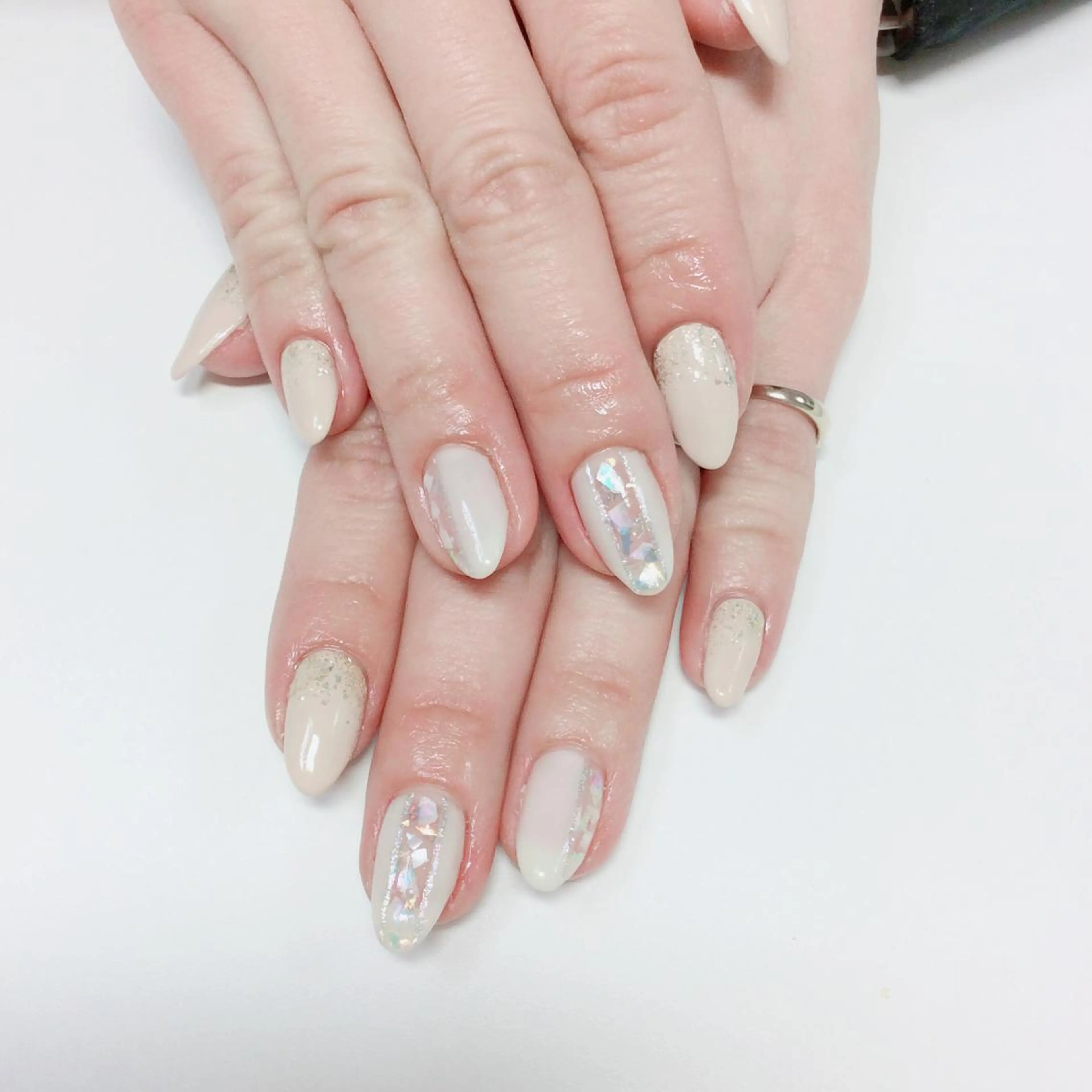 ネイル ホワイト Nail salon Ka pilinaのネイルデザイン