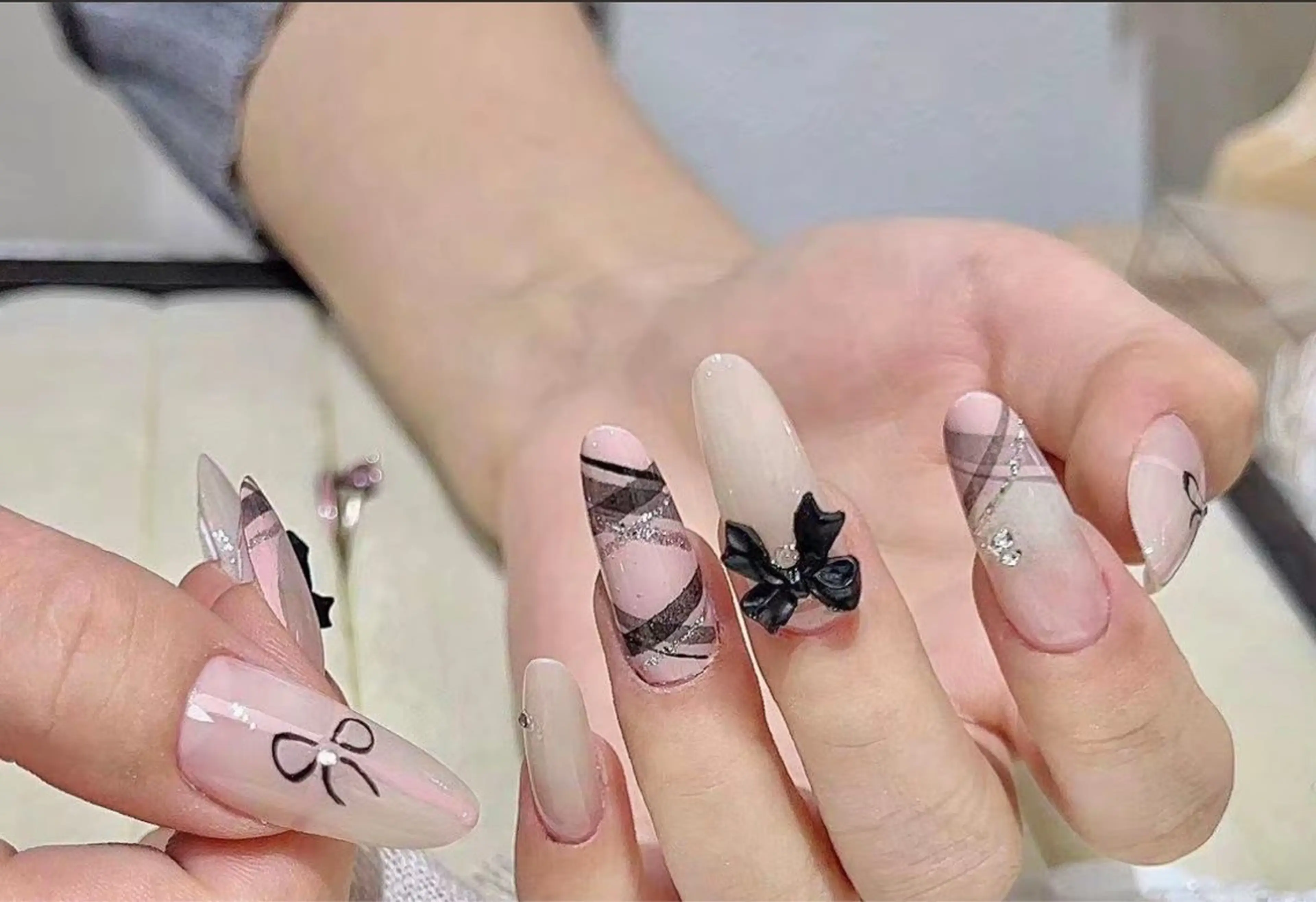 ネイル フレンチネイル グラデーション キラキラネイル 韓国ネイル マグネットネイル ハンドネイル 🎀🎀YooLi Nail Salonのネイルデザイン