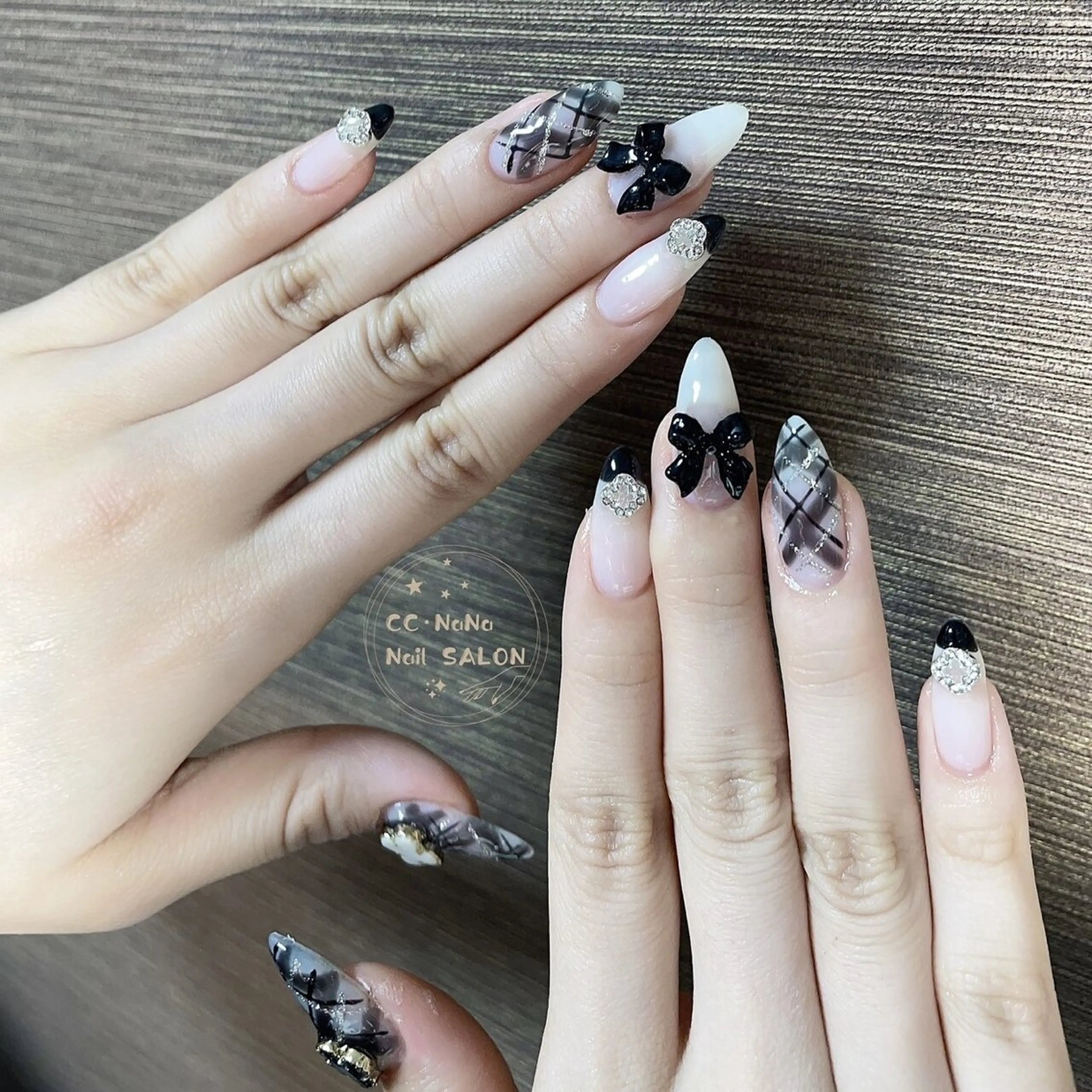 ネイル アートネイル ハンドネイル 💎CC・NaNa 韓国風ネイル🌙Cのネイルデザイン
