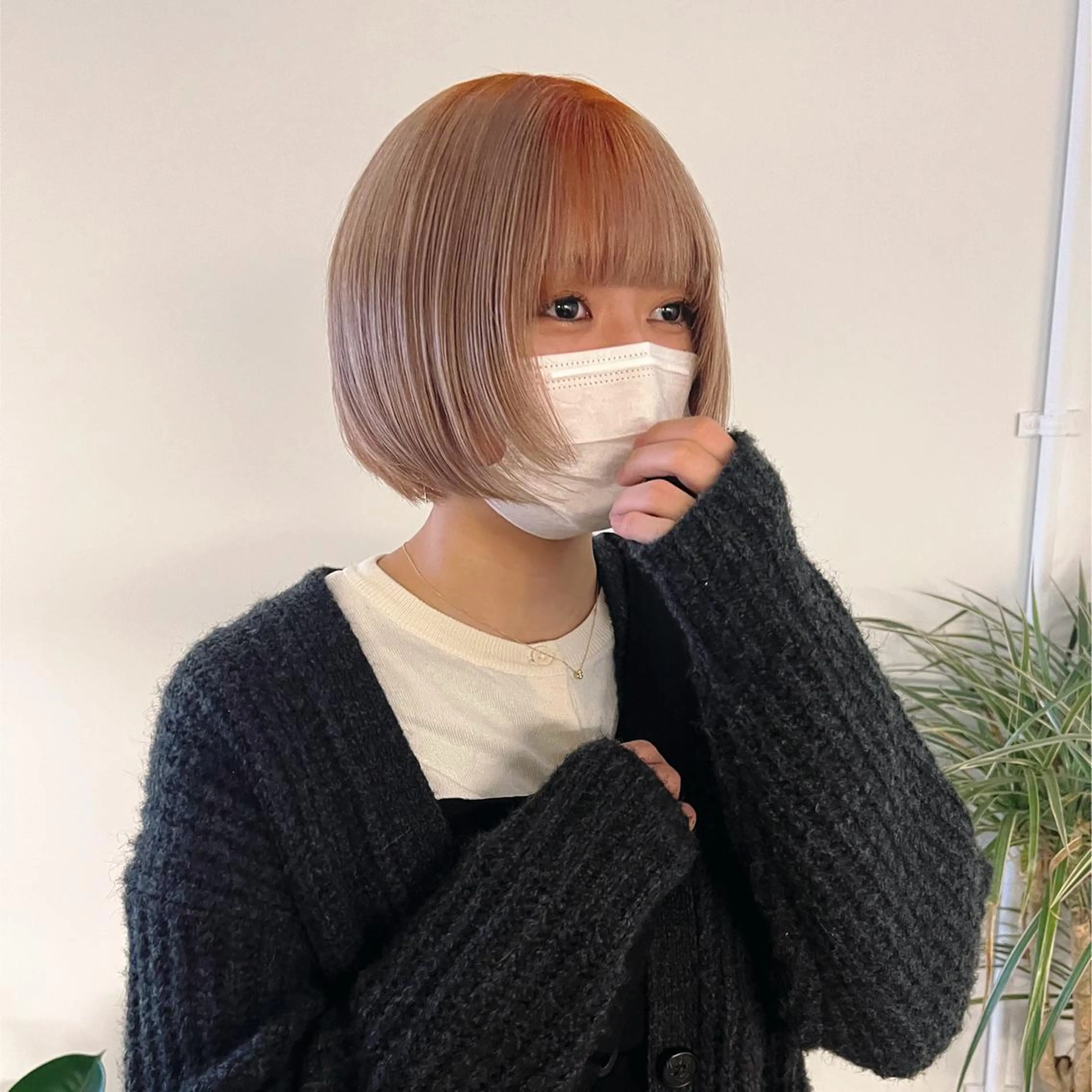 ショート カラー ベージュカラー デザインカラー オレンジ ホワイトベージュ 似合わせカット ヘアカラー トリートメント RAIMA ケアハイトーンのヘアスタイル