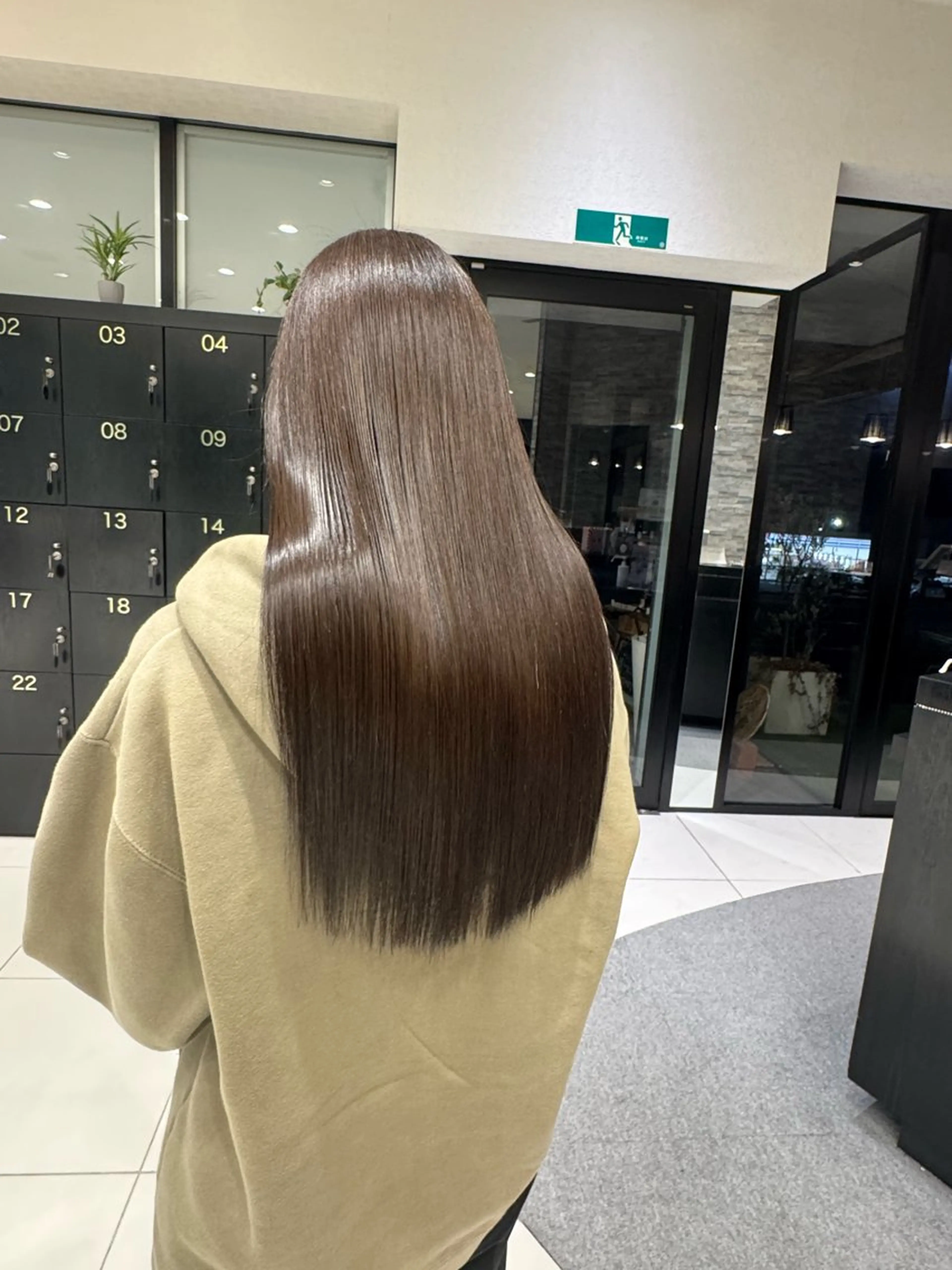 ロング カラー ブラウンカラー ショコラブラウン 伊藤 柚奈のヘアスタイル