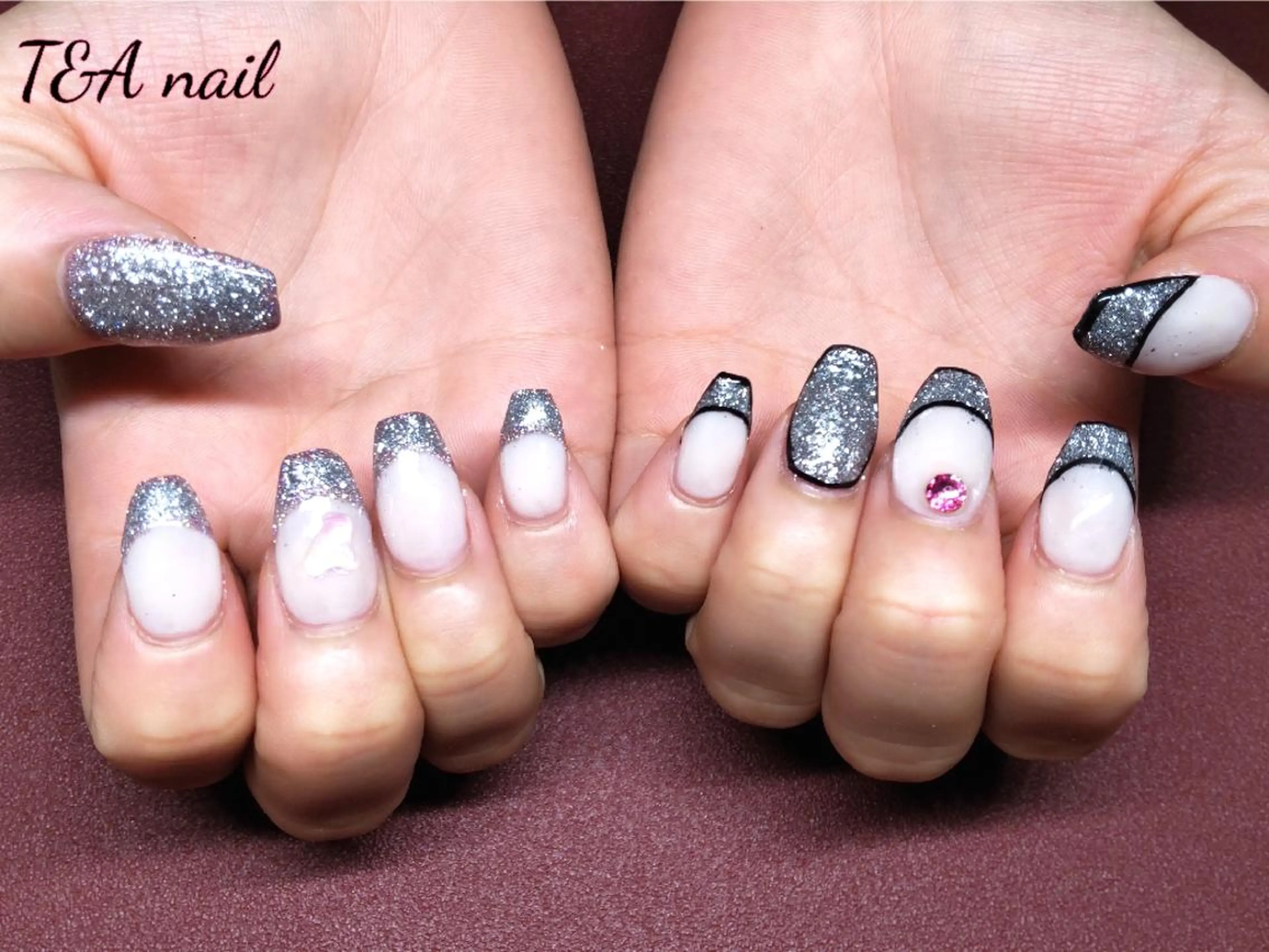 ミディアム ネイル 長さ出し フラッシュネイル フレンチネイル ジェルネイル キラキラネイル T&A nailのネイルデザイン