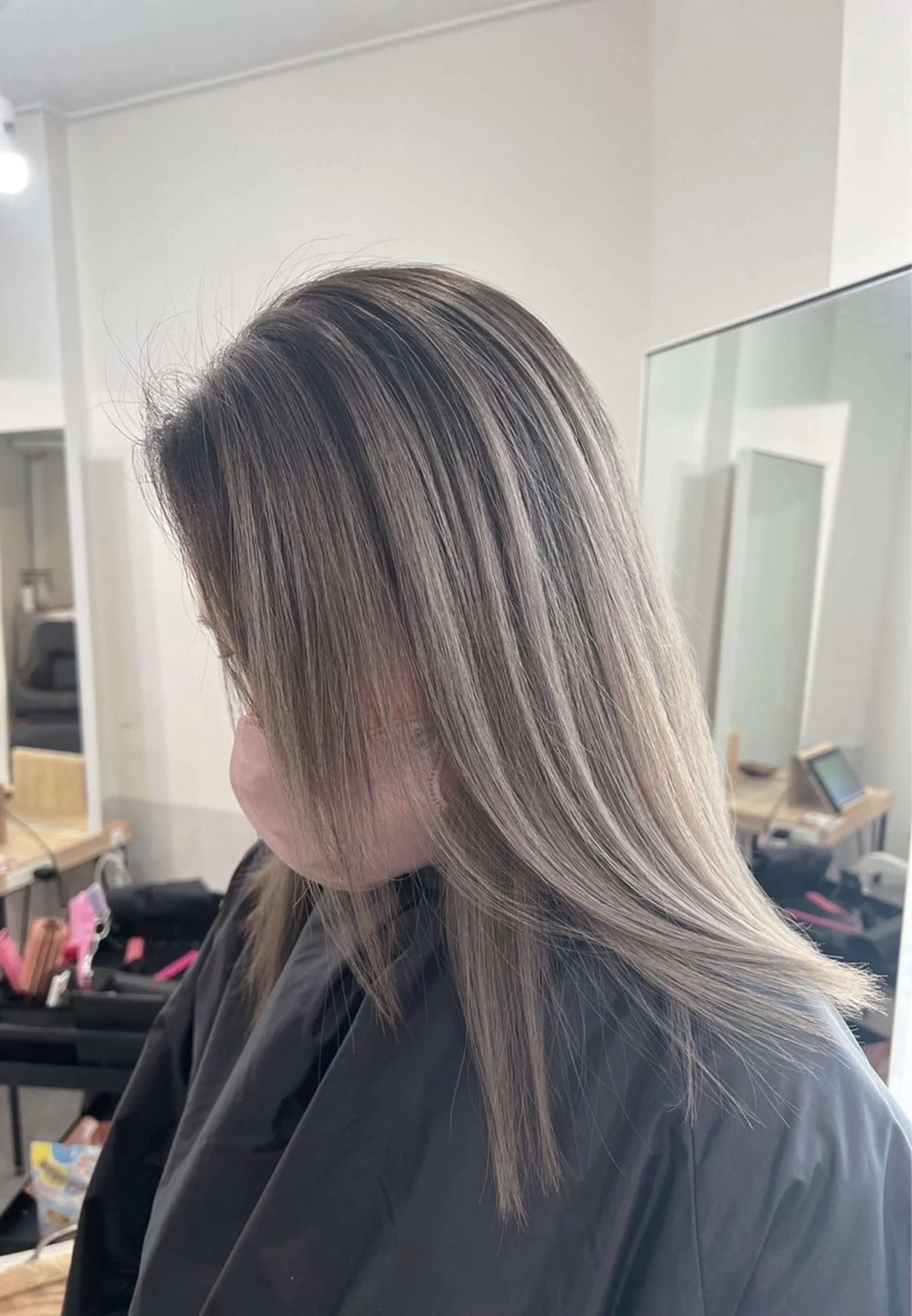 ミディアム カラー バレイヤージュ グレージュ レイヤーカット ヘアカラー トリートメント ROBIN所属・指名数No.1 /NAOYAのヘアスタイル