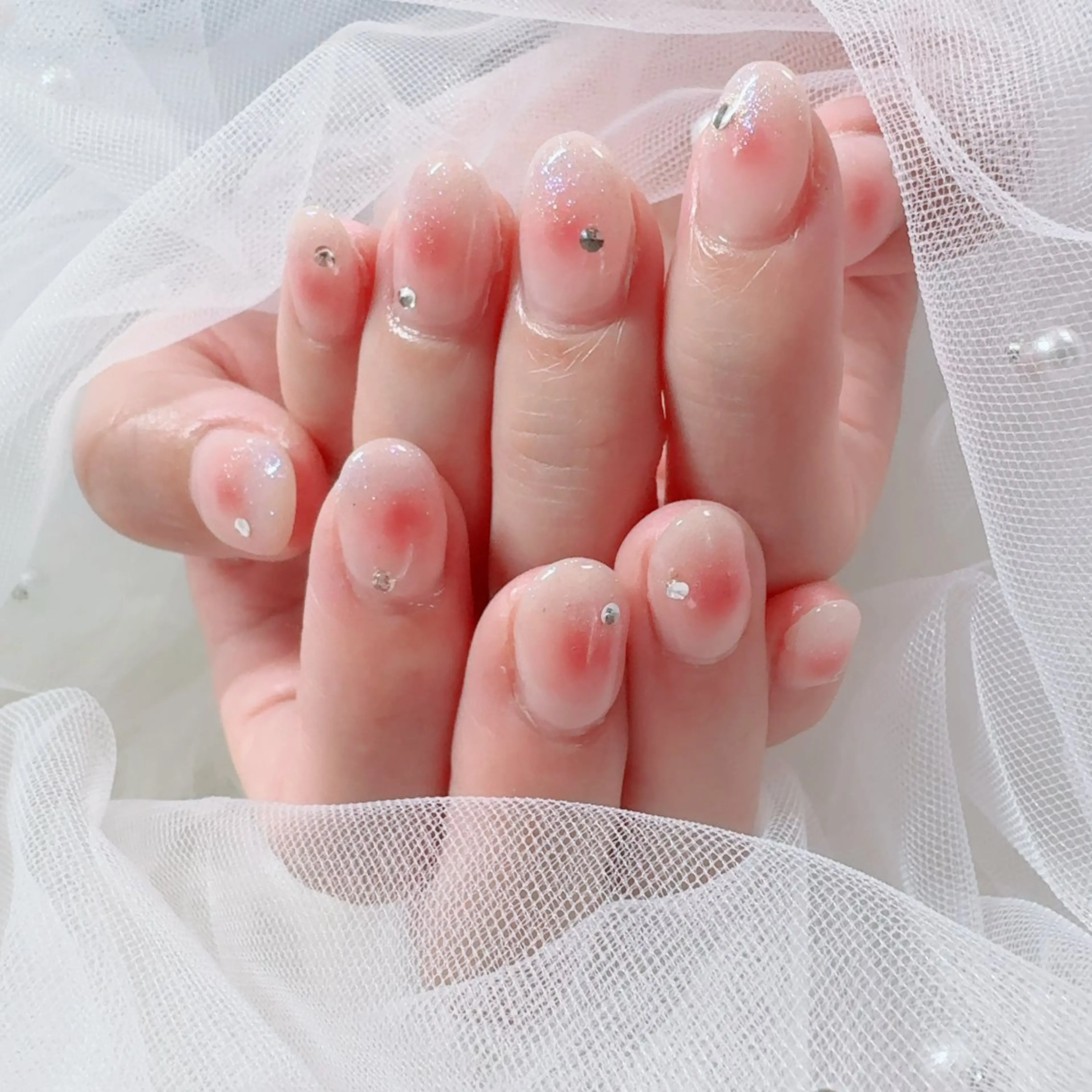 ネイル チークネイル マジョリカ ブルーのネイルデザイン