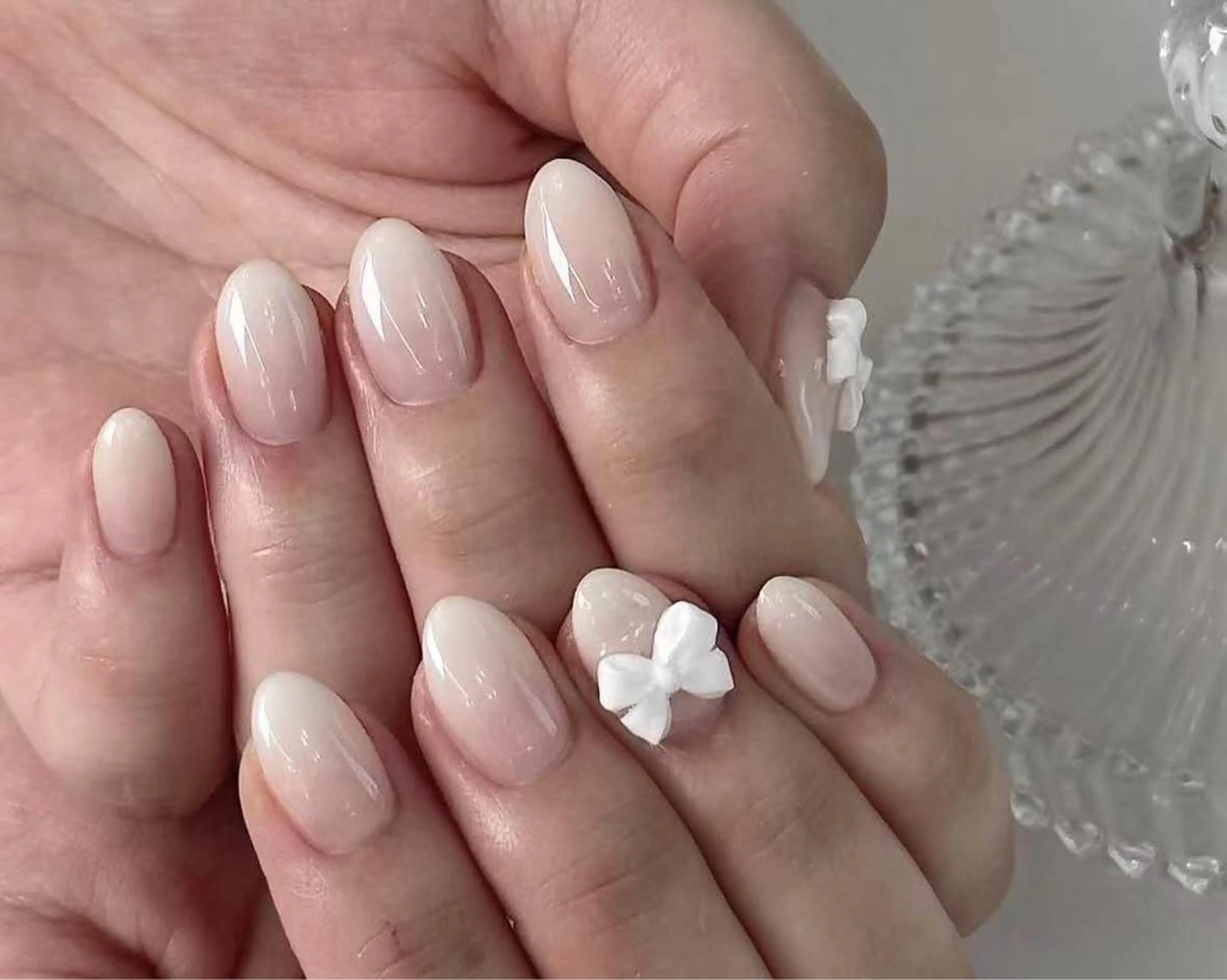 ネイル フラワーネイル フレンチネイル ジェルネイル ガラスフレンチ ハート ハンドネイル ハンドケア BabyYouMi nailのネイルデザイン