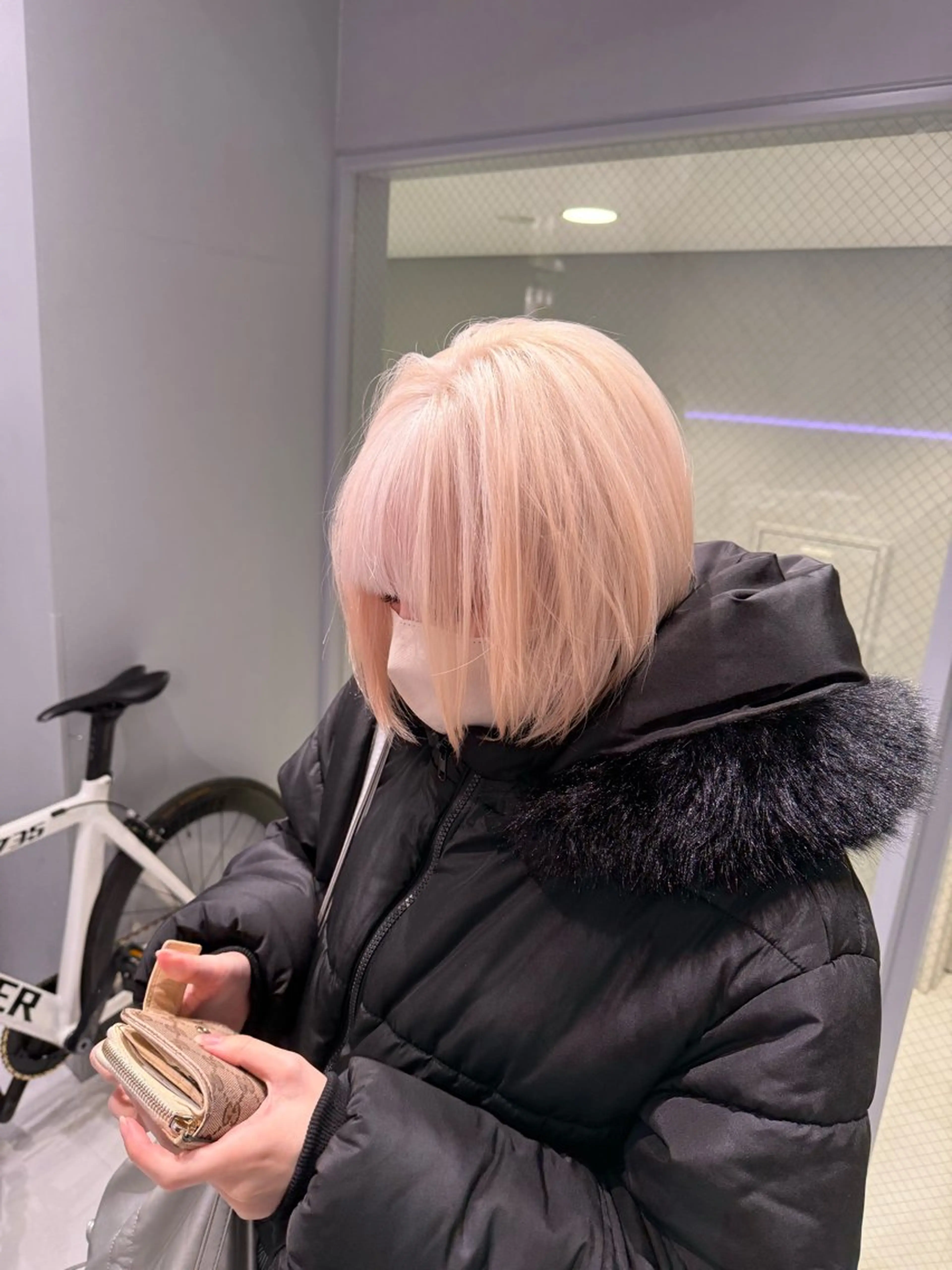 ミディアム カット ヘアカラー トリートメント ハイトーンレイヤー 顔まわりSOTAのヘアスタイル