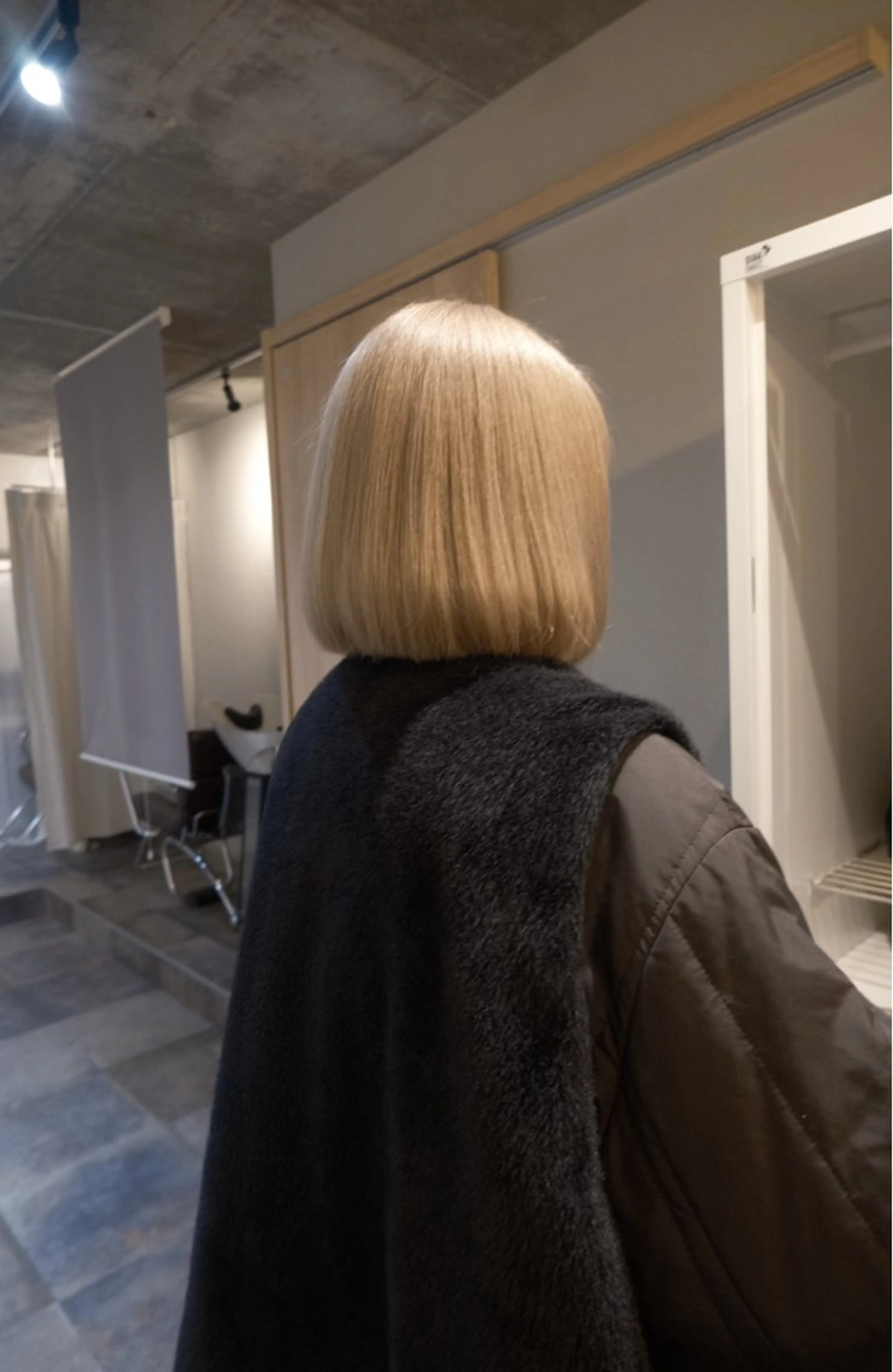 ミディアム カラー ヘアカラー トリートメント ヘアセット ハルカ/透け感カラー /顔周りレイヤーのヘアスタイル