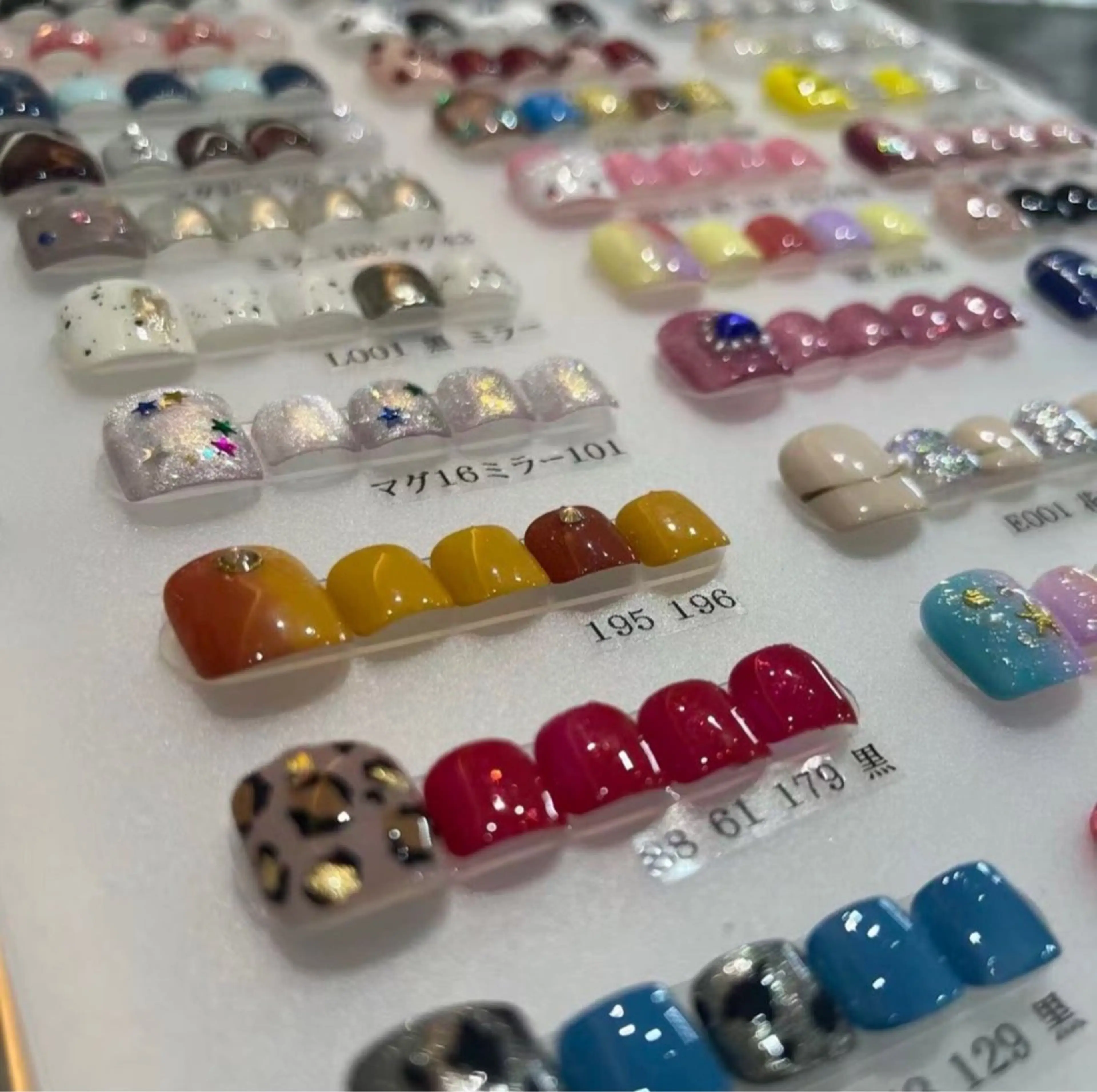 ネイル フットネイル &ME ネイルサロンのネイルデザイン