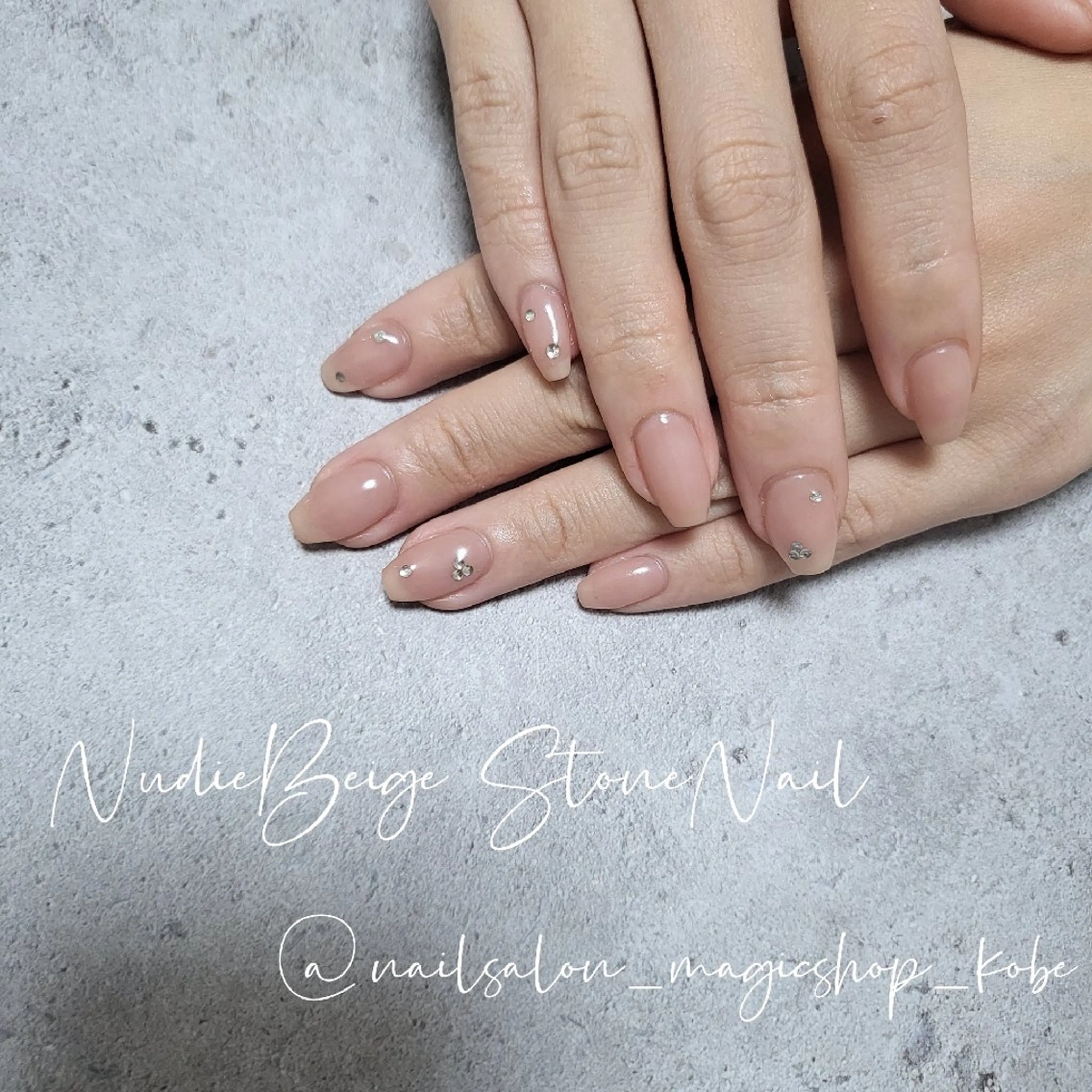 ネイル ジェルネイル ワンカラーネイル ソフトジェル ストーンネイル ハンドネイル Nailsalon MagicShopのネイルデザイン