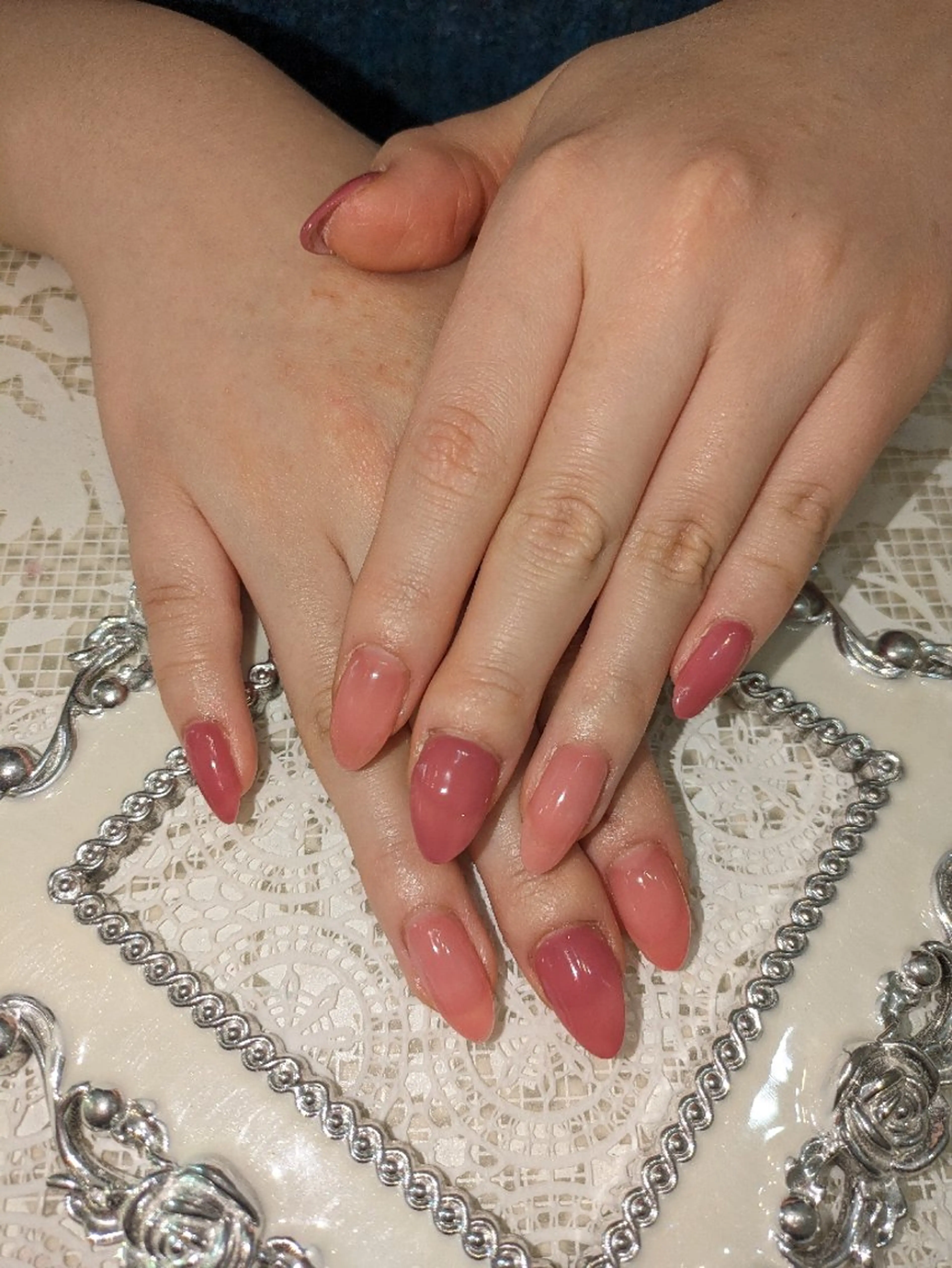 ネイル エステとネイル ローズコンフォートのネイルデザイン