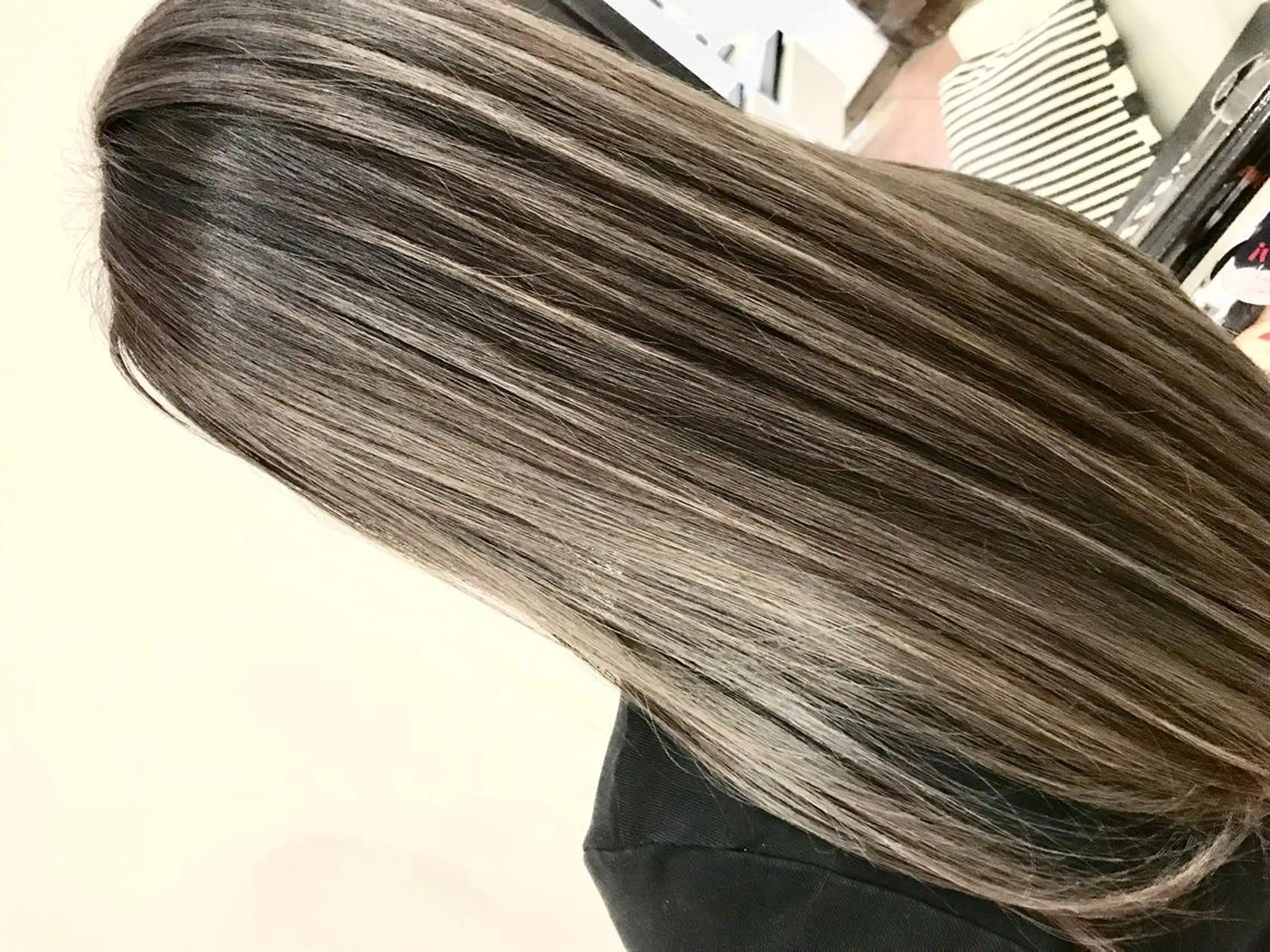 ロング カラー ハイライトカラー メッシュ ハイライト ロング ヘアカラー Style Tのヘアスタイル