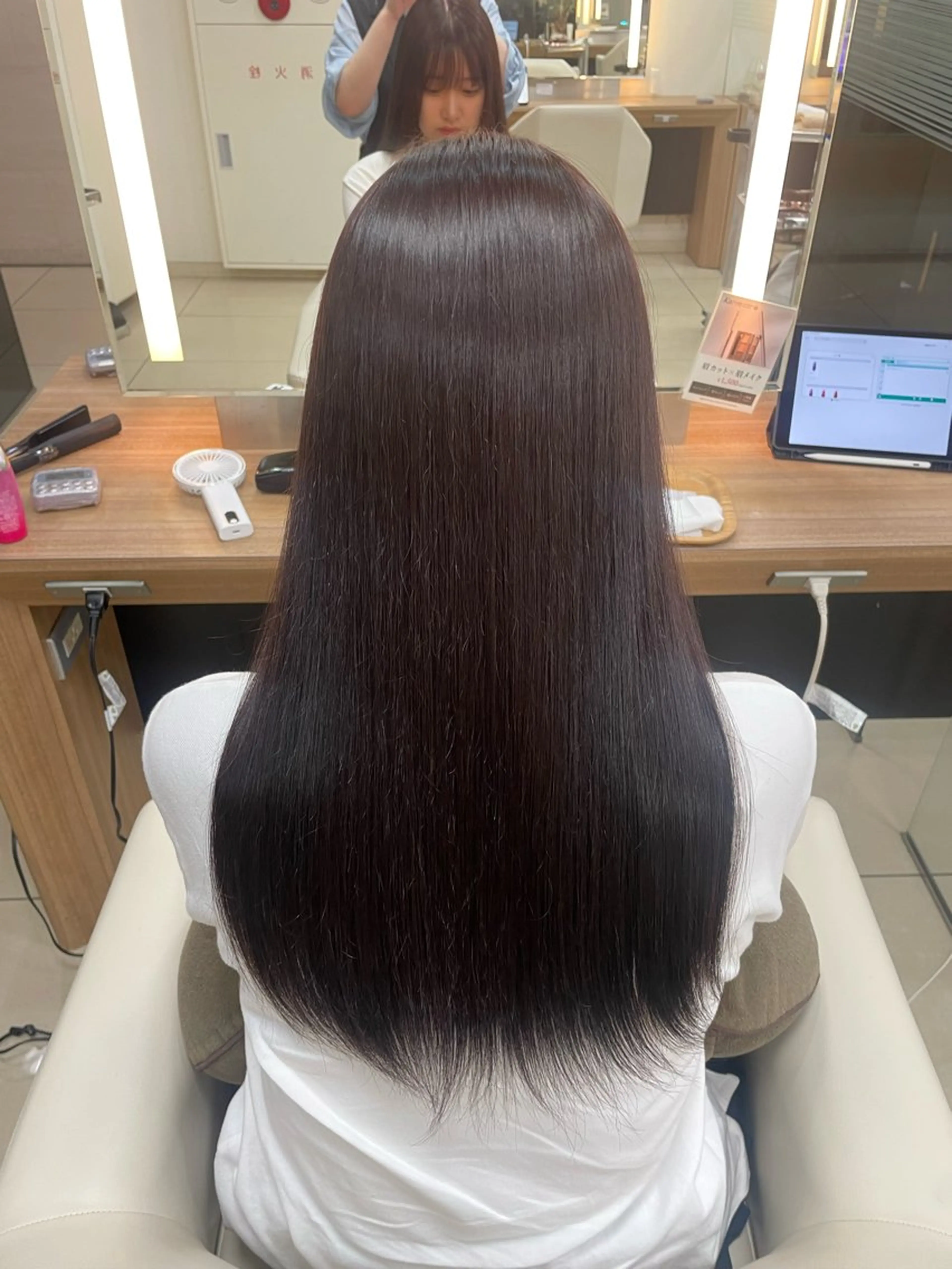 セミロング カラー ハイトーン/レイヤー 似合わせ・ユキノのヘアスタイル