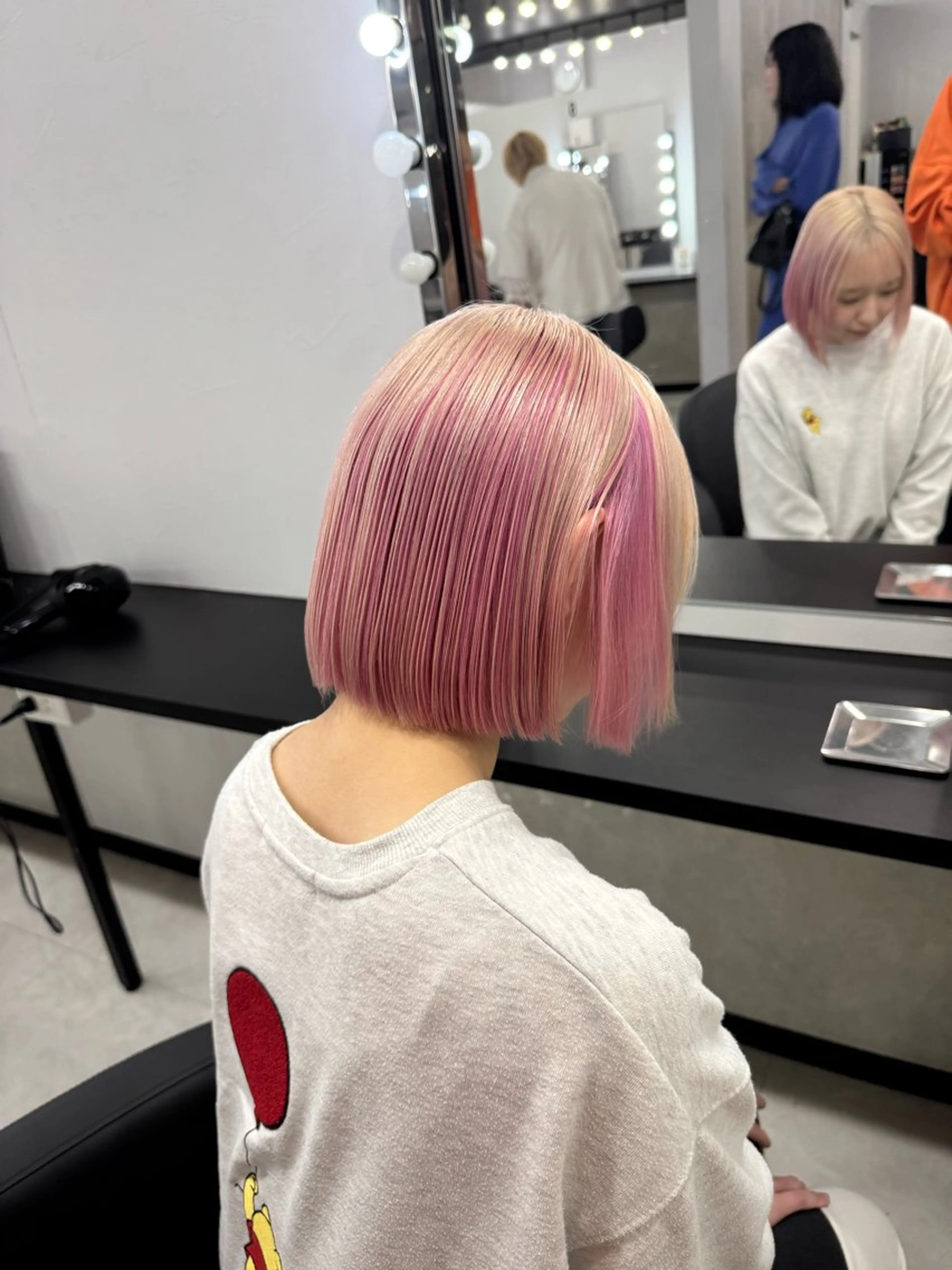 ミディアム レイヤー・ブリーチ kiyotoshiのヘアスタイル