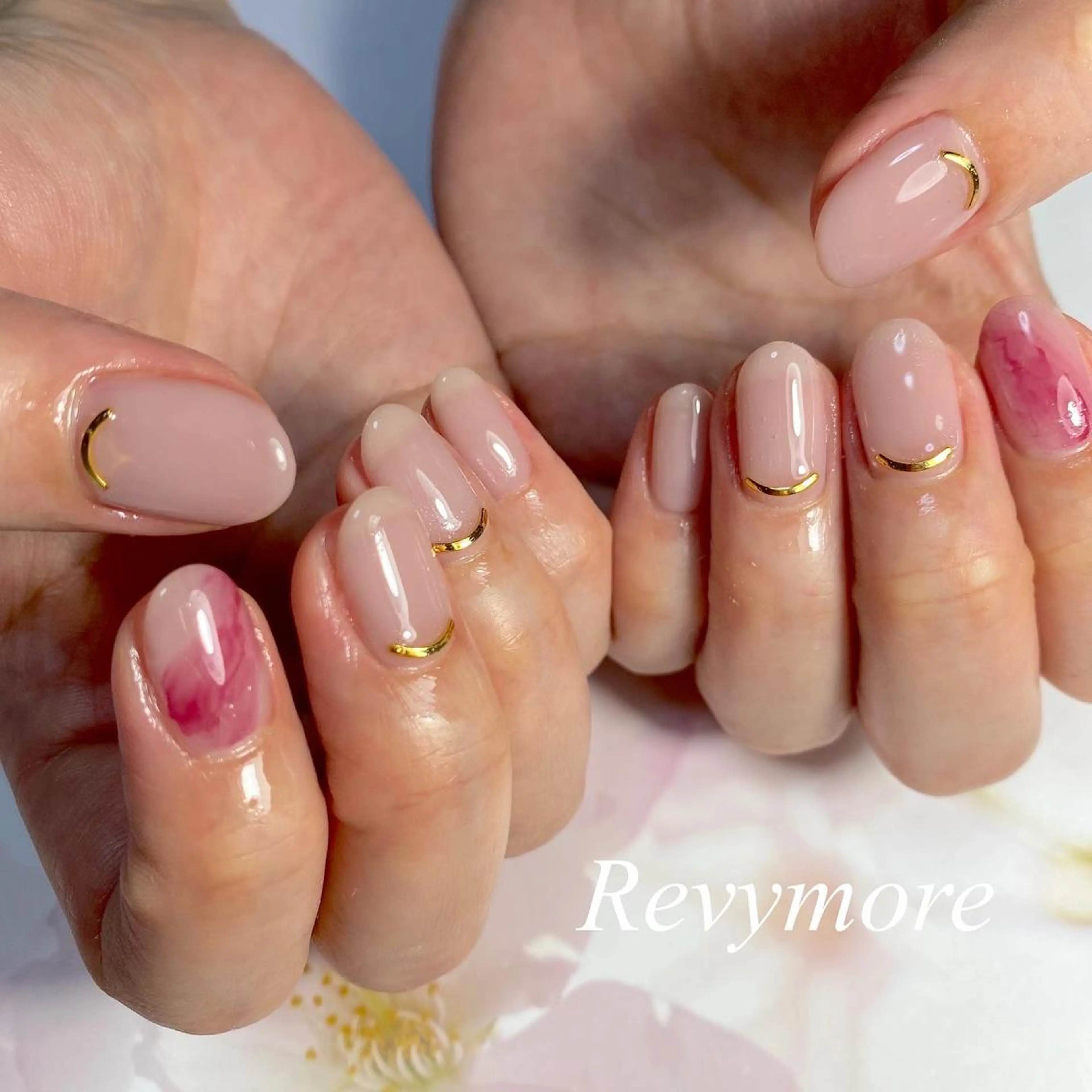 ショート ネイル ジェルネイル ニュアンスネイル オフィスネイル シンプルネイル nail salon Revymoreのネイルデザイン