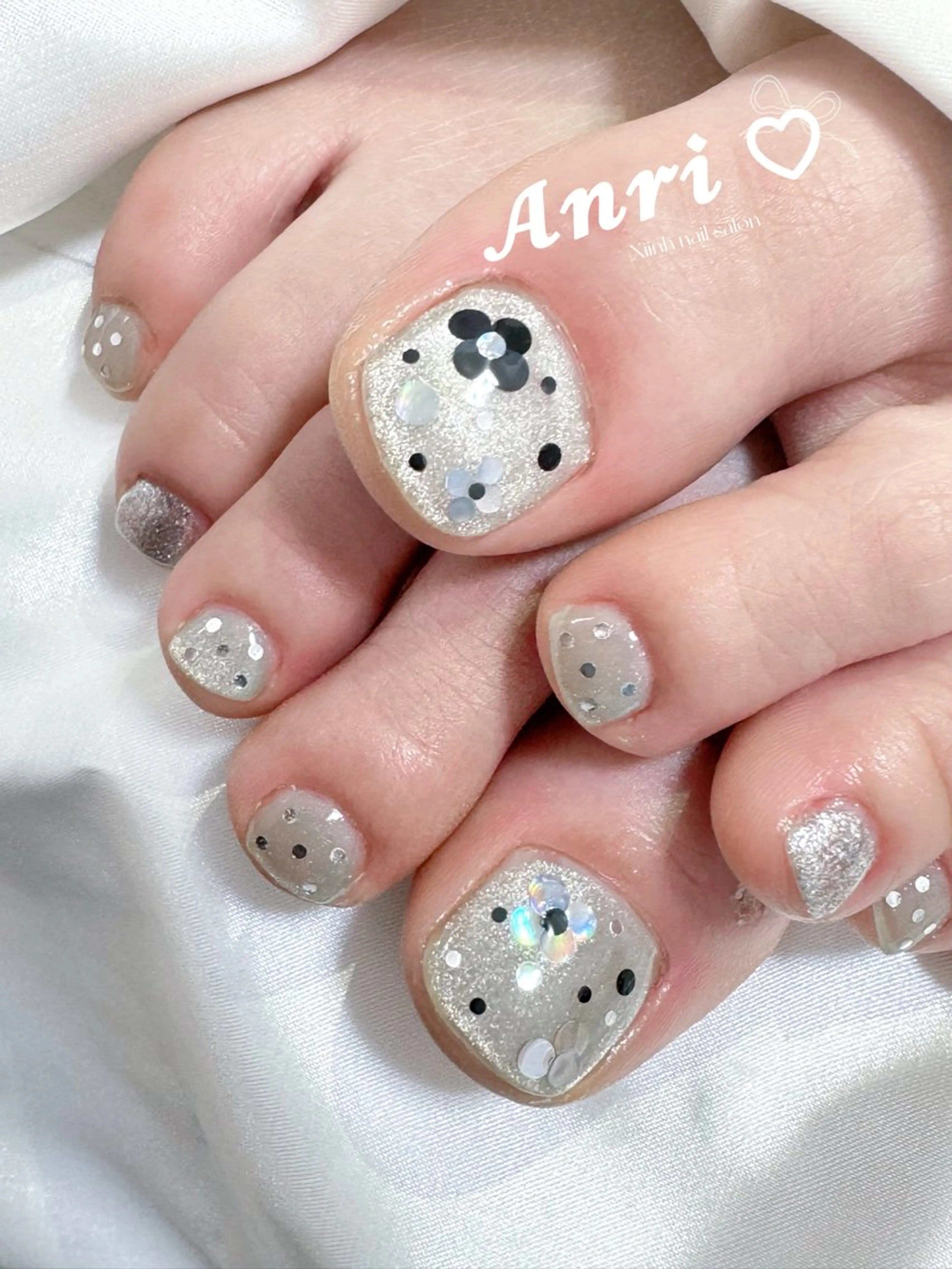 ネイル チークネイル 長さ出し フットネイル ジェルネイル 卒業式 𝓐𝓷𝓻𝓲 XiinhNailのネイルデザイン