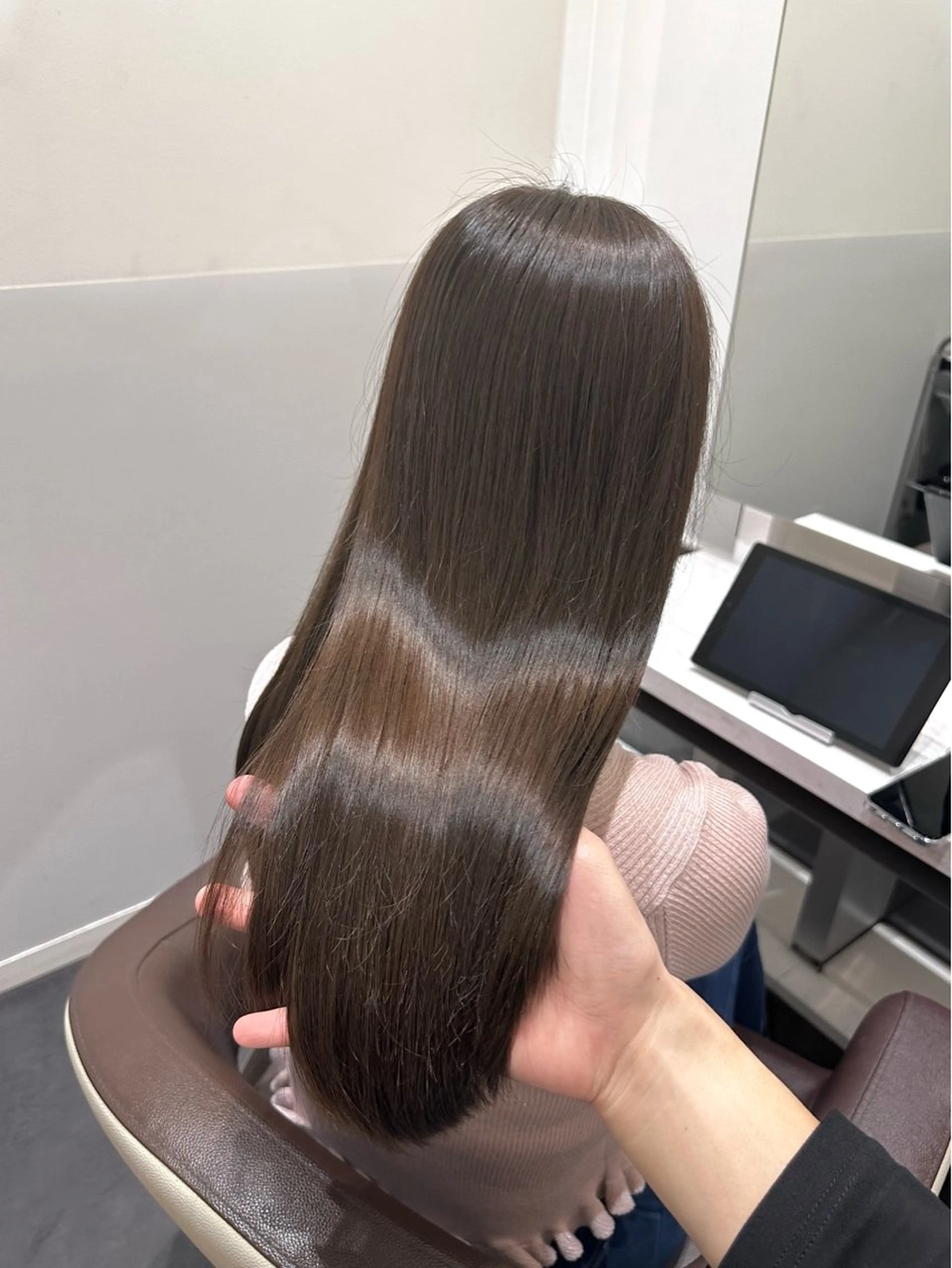 セミロング カラー ベージュカラー ブリーチ ブリーチなしカラー オリーブベージュ ヘアカラー トリートメント LUMO所属・矢野 晃平のヘアスタイル