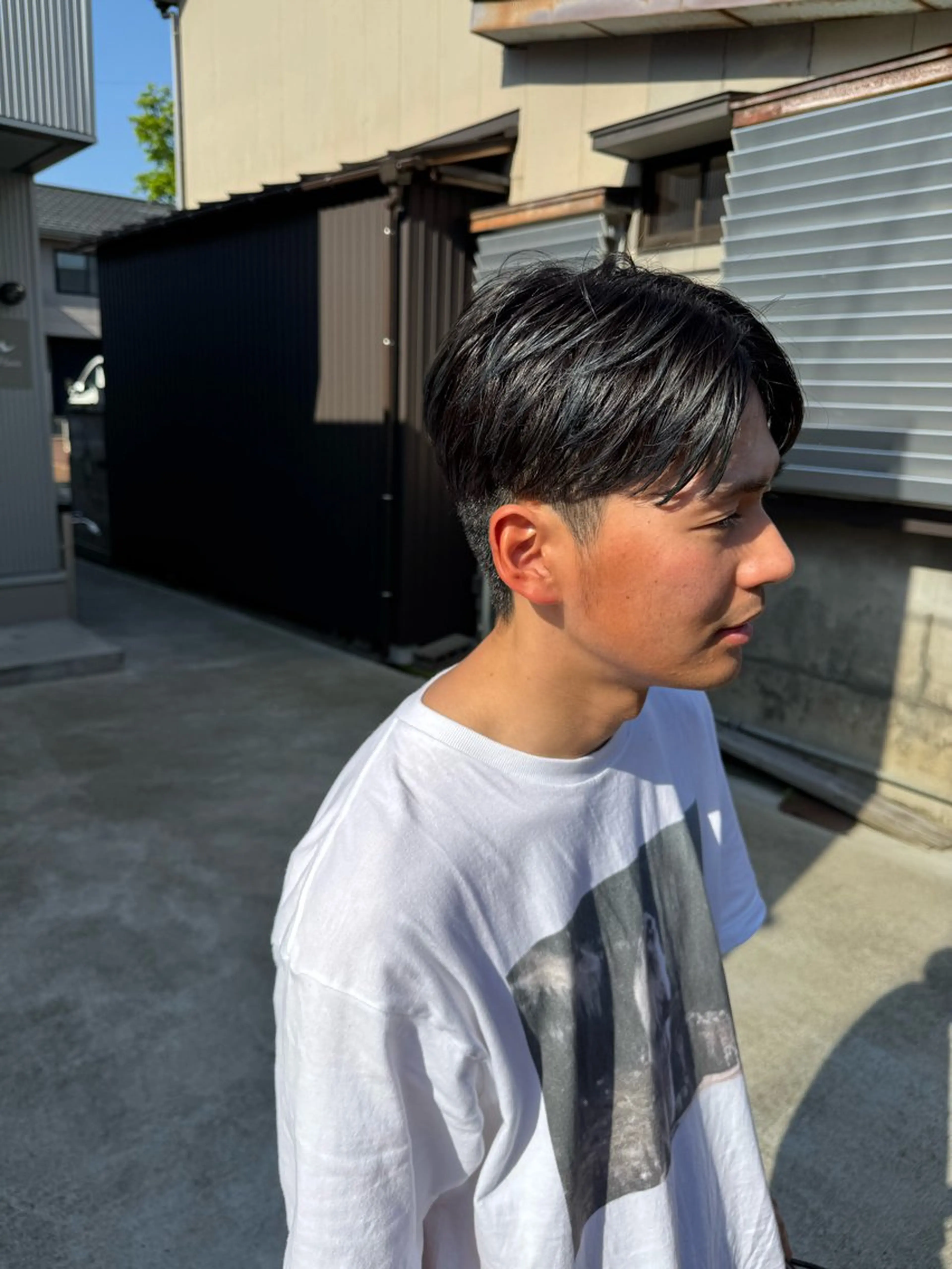 カラー メンズ センターパート ブルーカラー カット ヘアカラー サイトウ ヒトミ 【メイヘア】のヘアスタイル