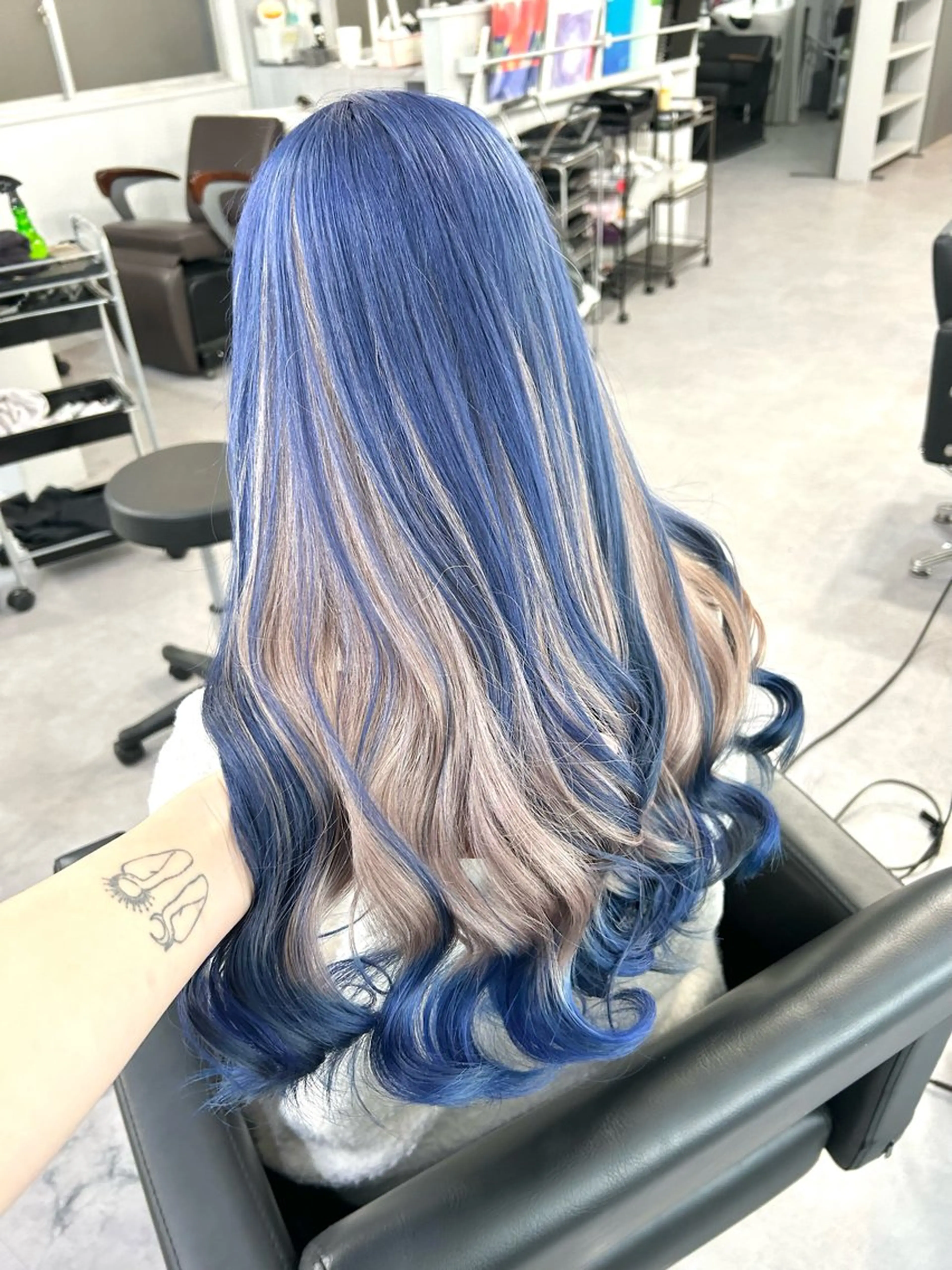 ロング カラー ブルーカラー デザインカラー Cielro/ダブル カラー/西田咲希のヘアスタイル