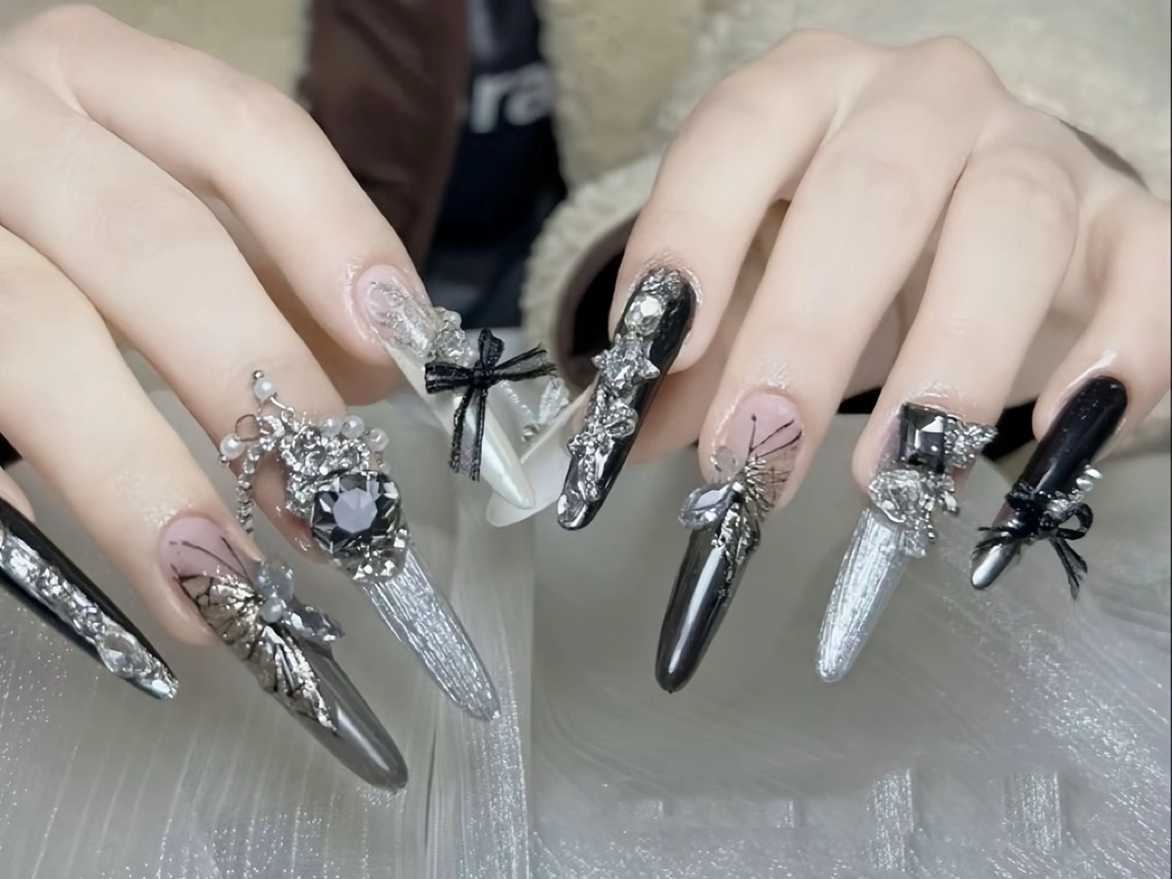 ネイル チークネイル フレンチネイル ガラスフレンチ グラデーション キラキラネイル ハンドネイル Rin Nail 新大久保店のネイルデザイン