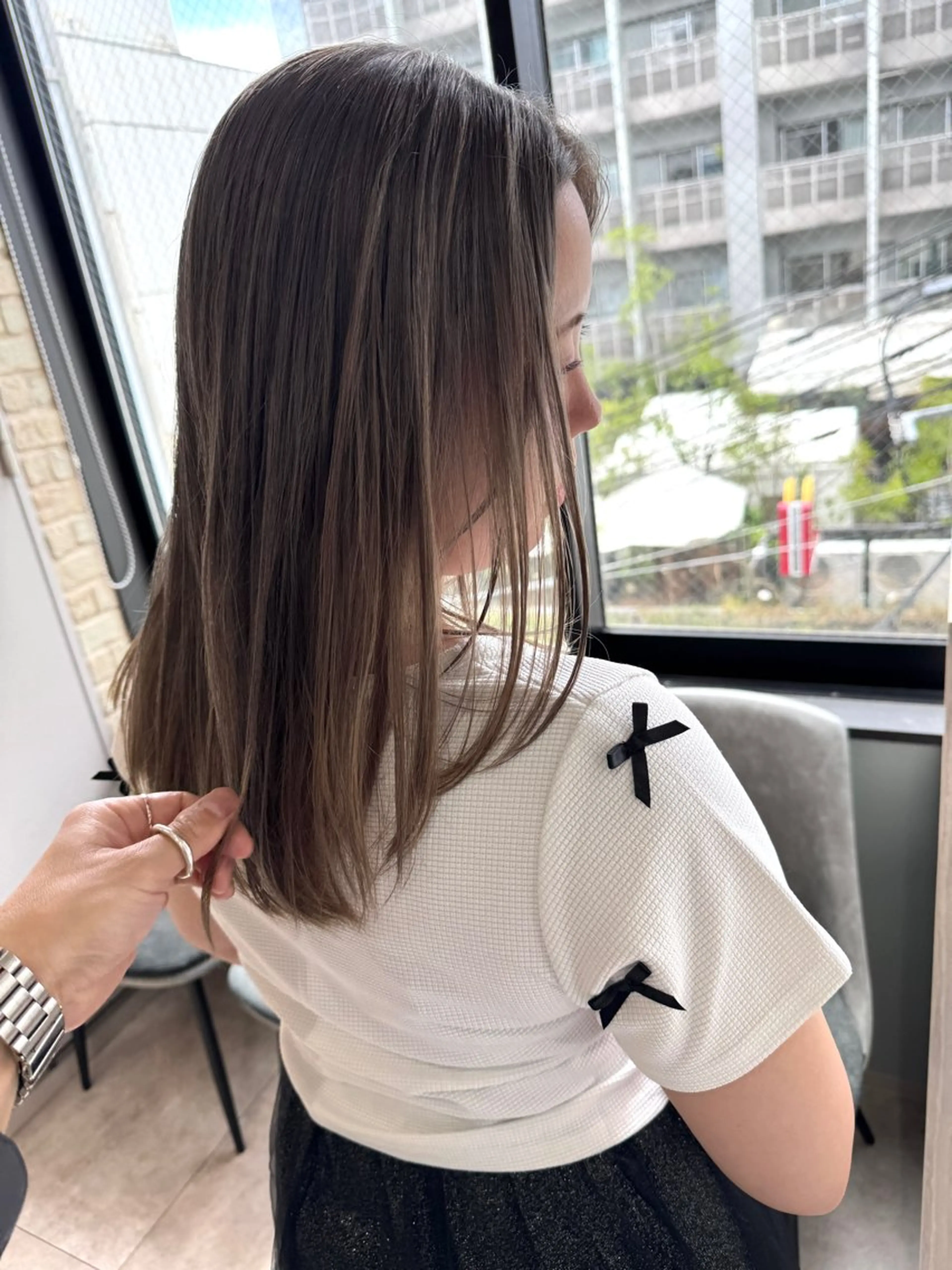 セミロング カット ヘアカラー トリートメント 三輪 恭平のヘアスタイル