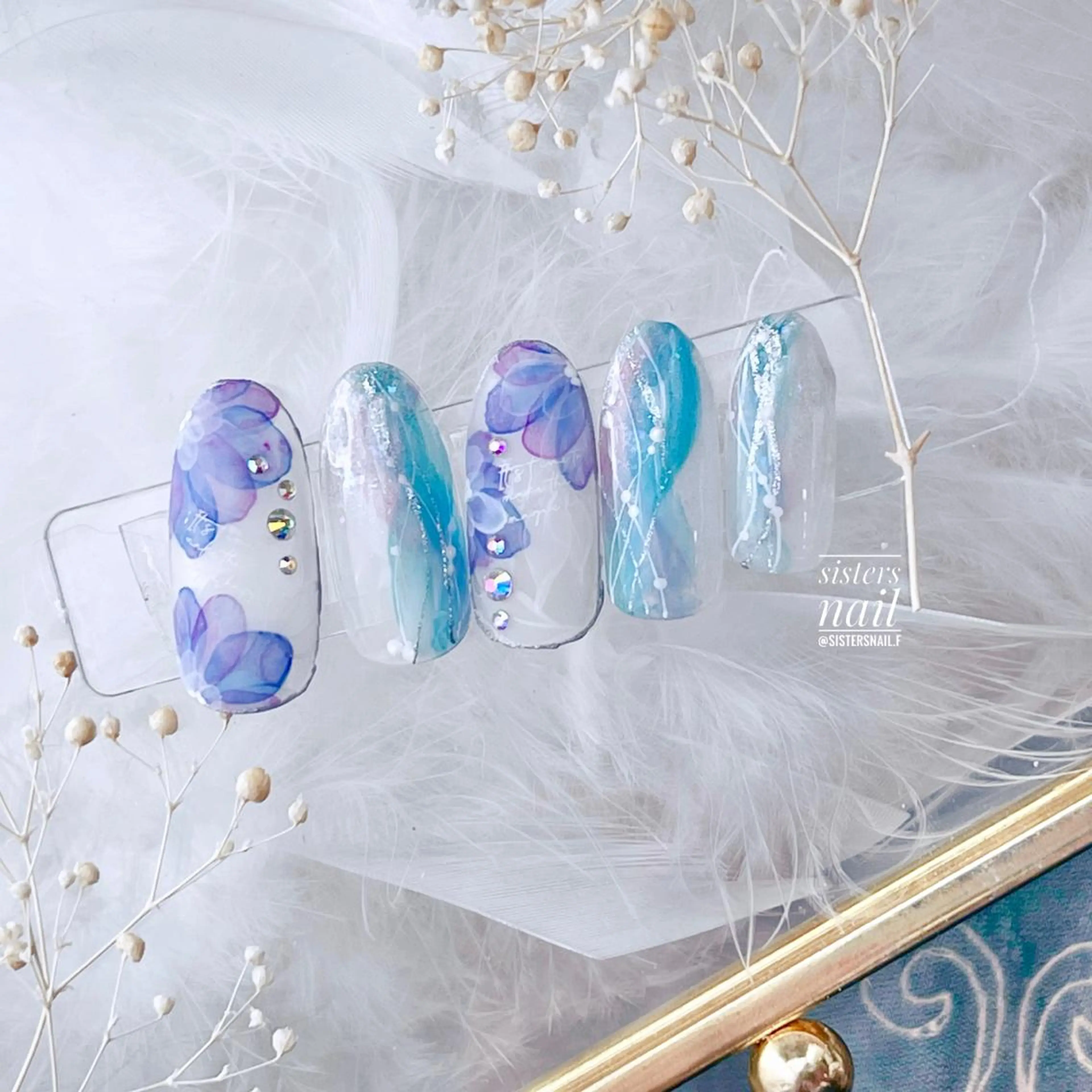 ネイル アートネイル ブルー フラワーネイル 氷ネイル・うるうるネイル キラキラネイル sisters nail.fのネイルデザイン