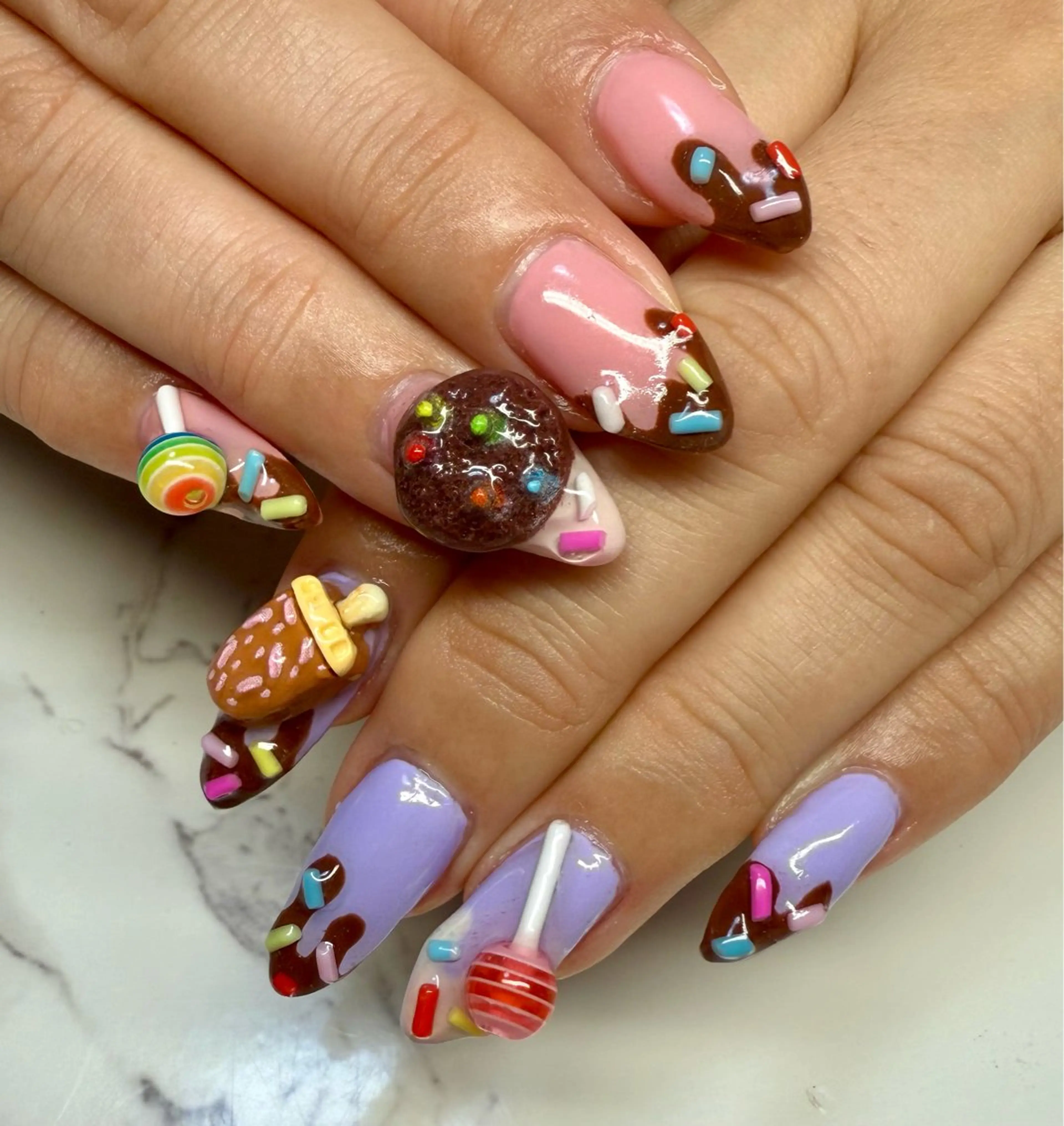 ネイル アートネイル チークネイル フレンチネイル キラキラネイル ラメ(グリッター) M.N_ nailのネイルデザイン