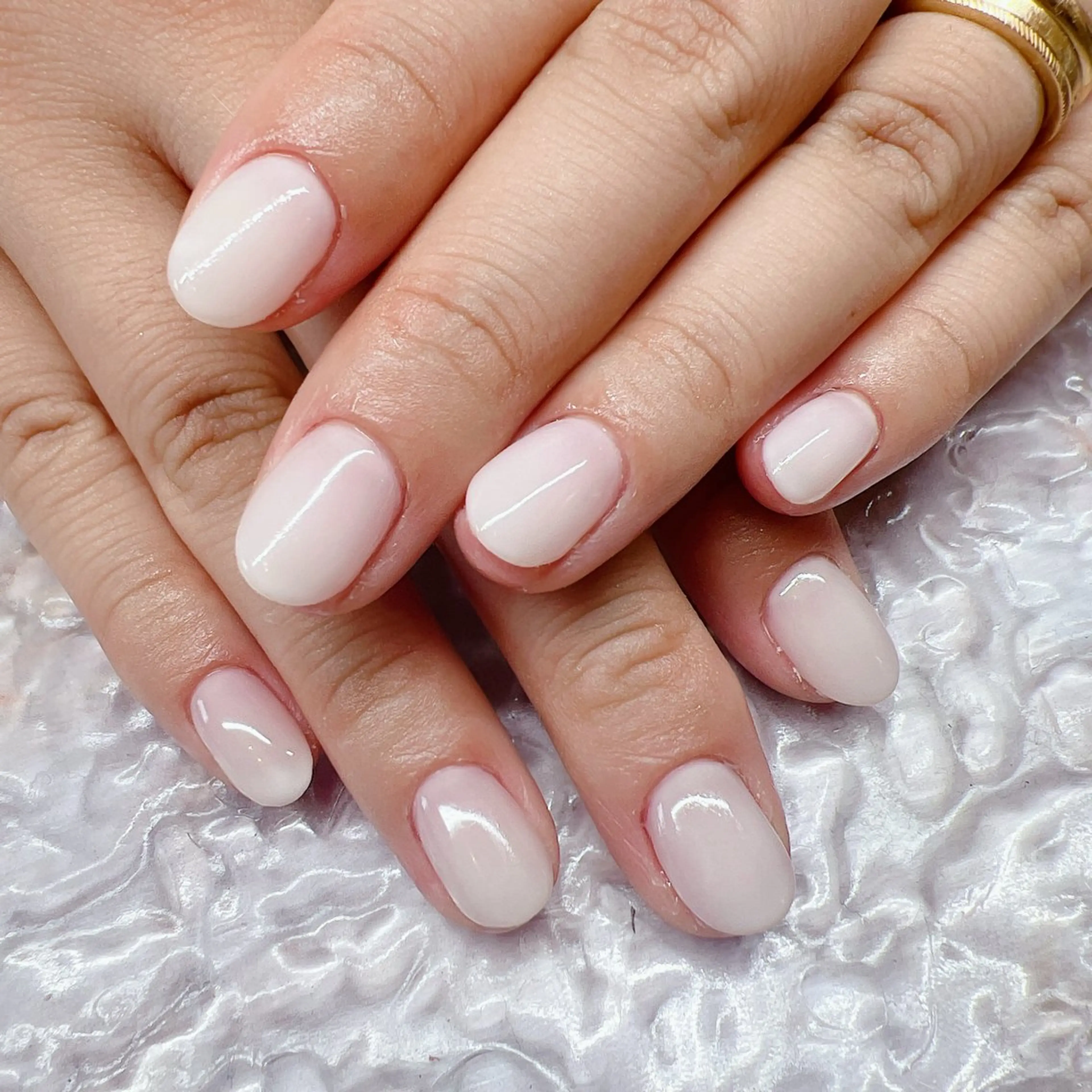 ネイル ワンカラーネイル ピンク シンプルネイル ホワイト ハンドネイル マグ🧲等なんでも ワンカラー5700円のネイルデザイン