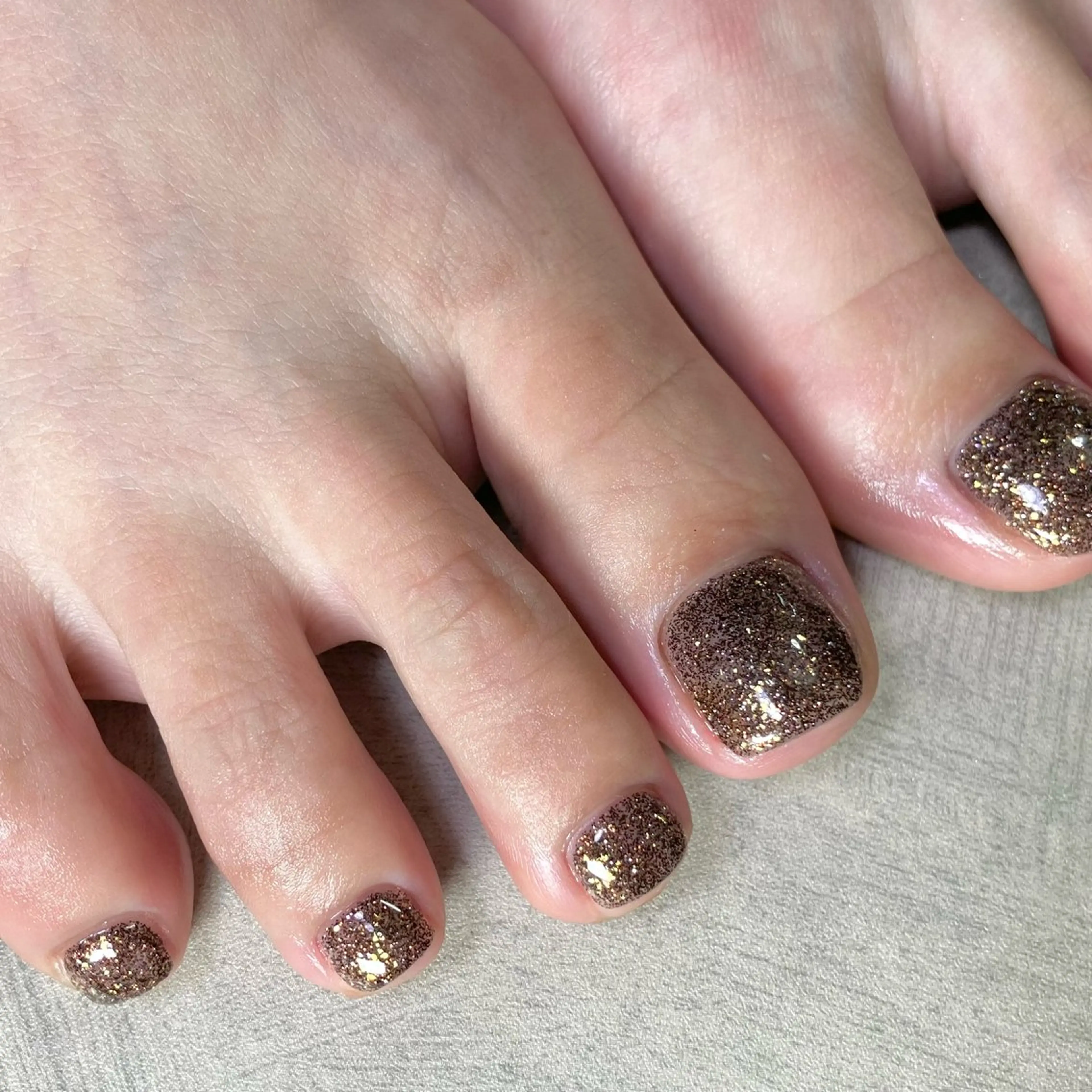 ネイル フラッシュネイル フットネイル ワンカラーネイル フットネイル hazuki / Salon Biのネイルデザイン