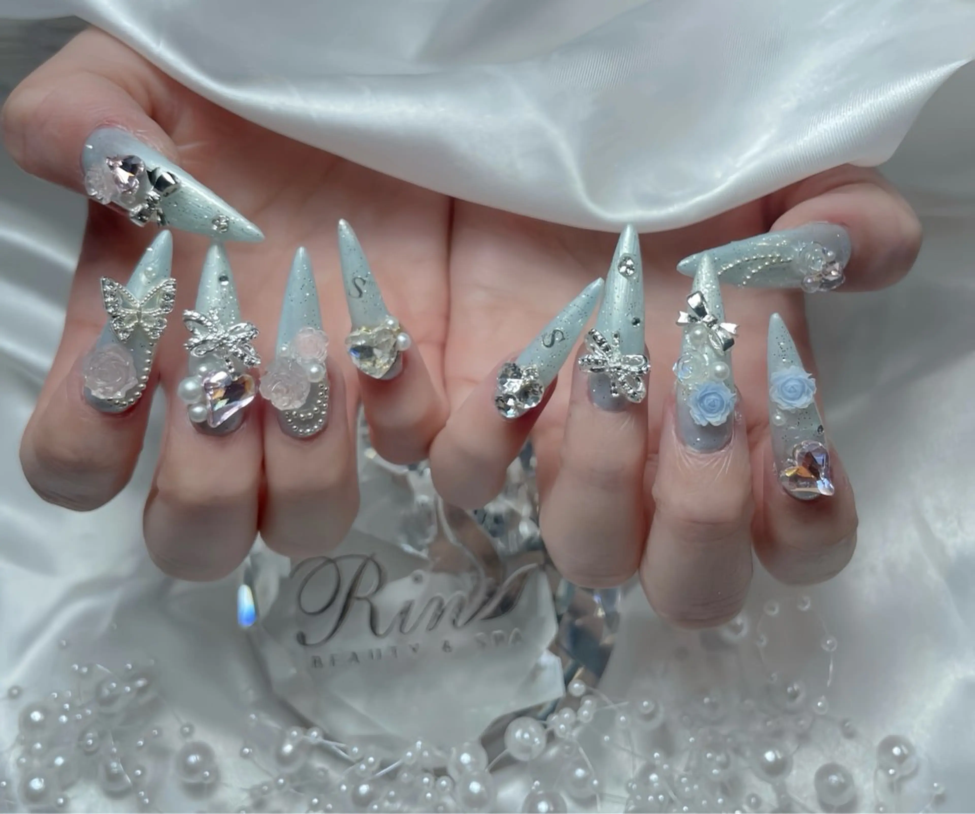 ネイル アートネイル チークネイル ジェルネイル ロングネイル マグネットネイル ハンドネイル Rin Nail 新大久保店のネイルデザイン