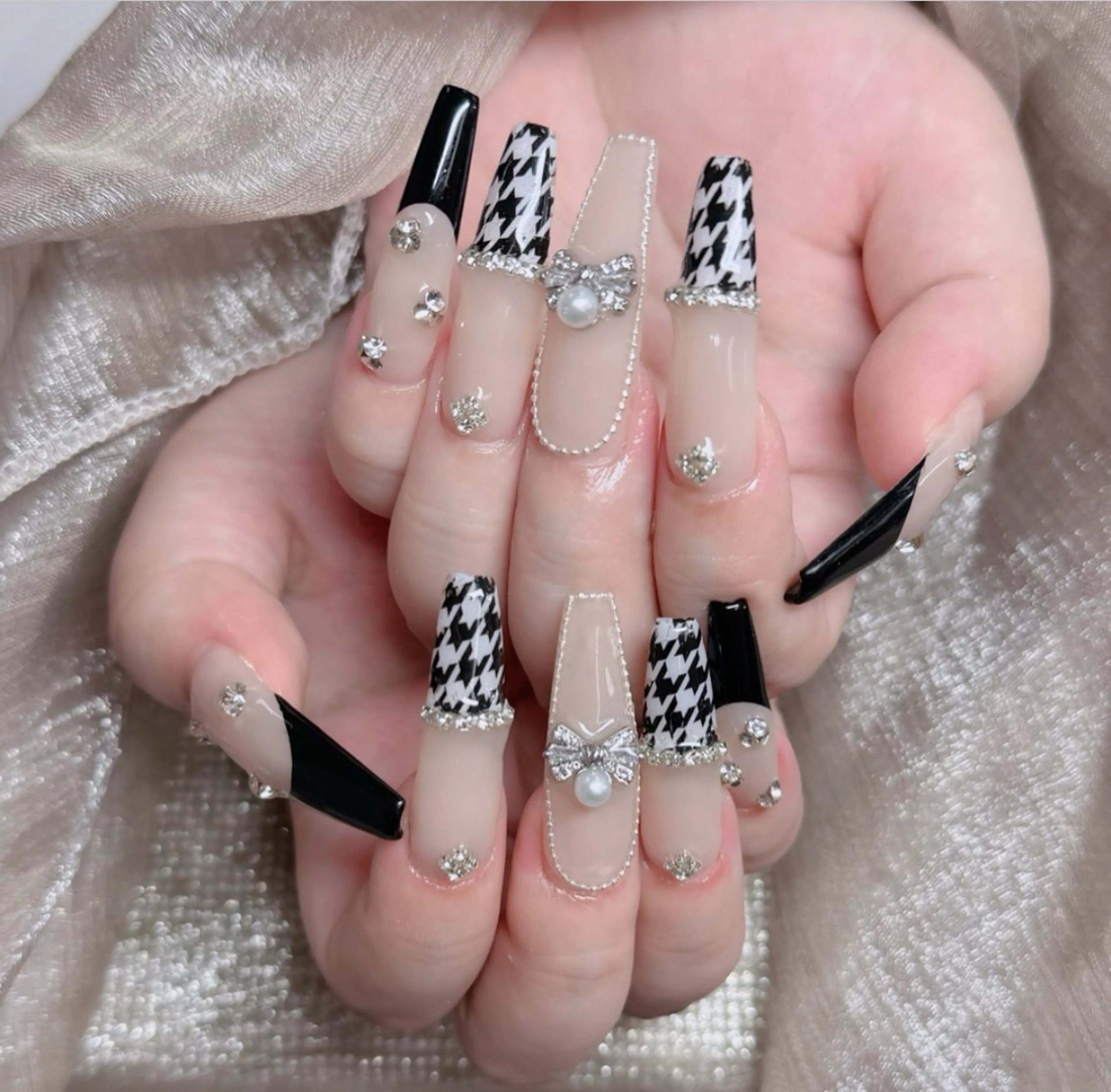 ネイル フレンチネイル ジェルネイル ガラスフレンチ ハロウィン 韓国ネイル H.baby Nail Salonのネイルデザイン