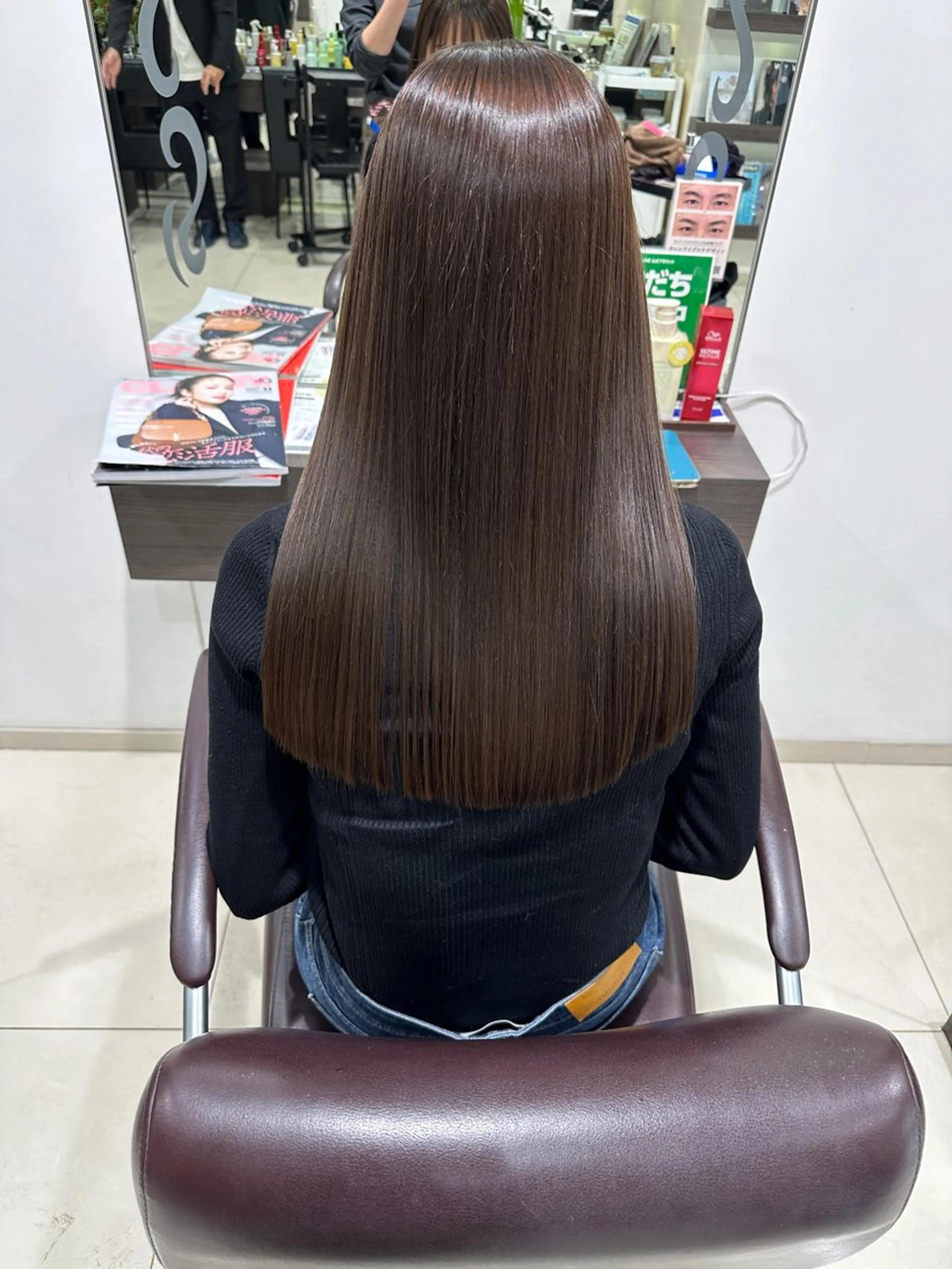 ロング レイヤー 艶々カラーのヘアスタイル