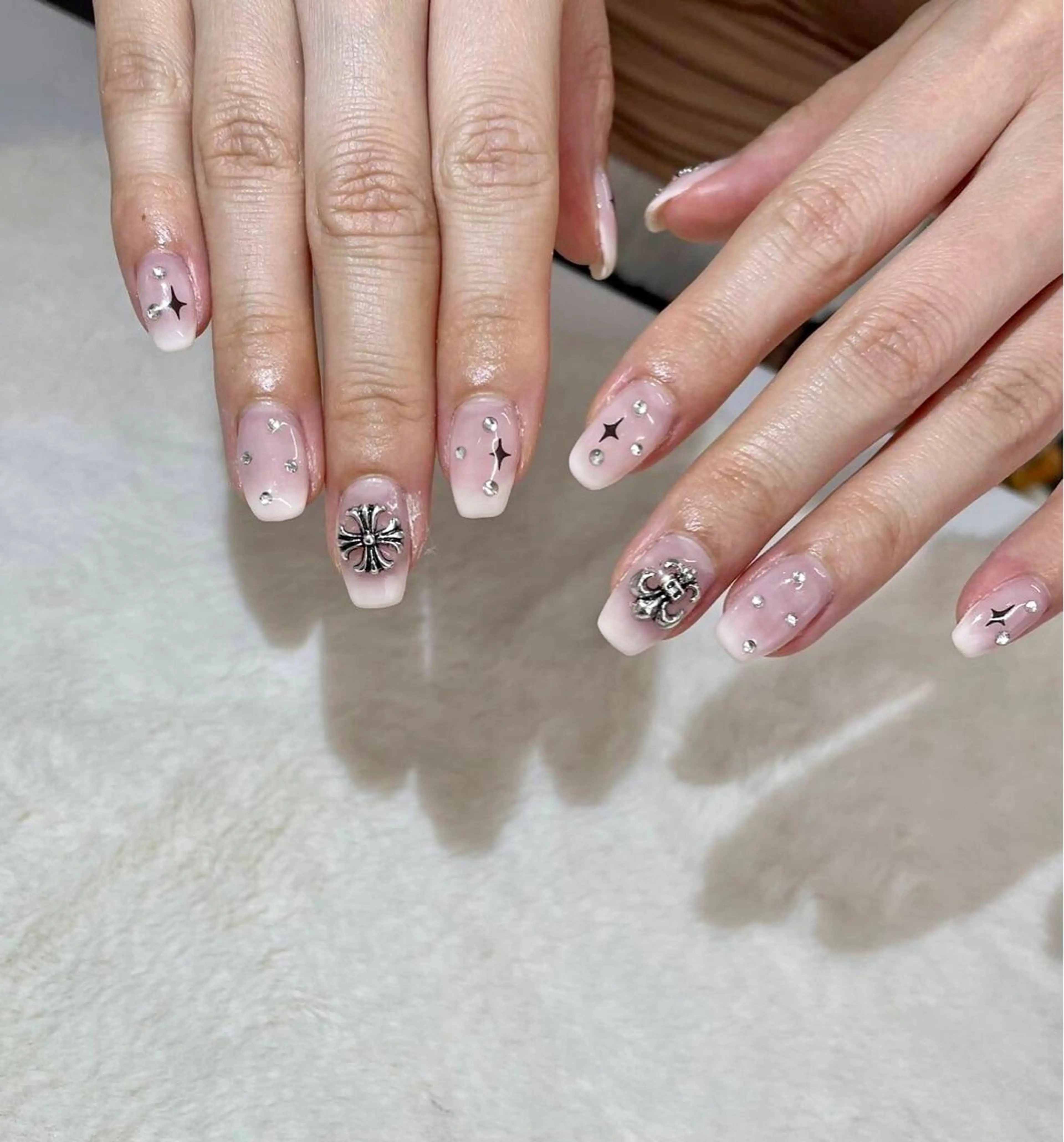 ネイル グラデーション ワンホンネイル ハンドネイル ハンドケア Epokku ネイルサロンのネイルデザイン