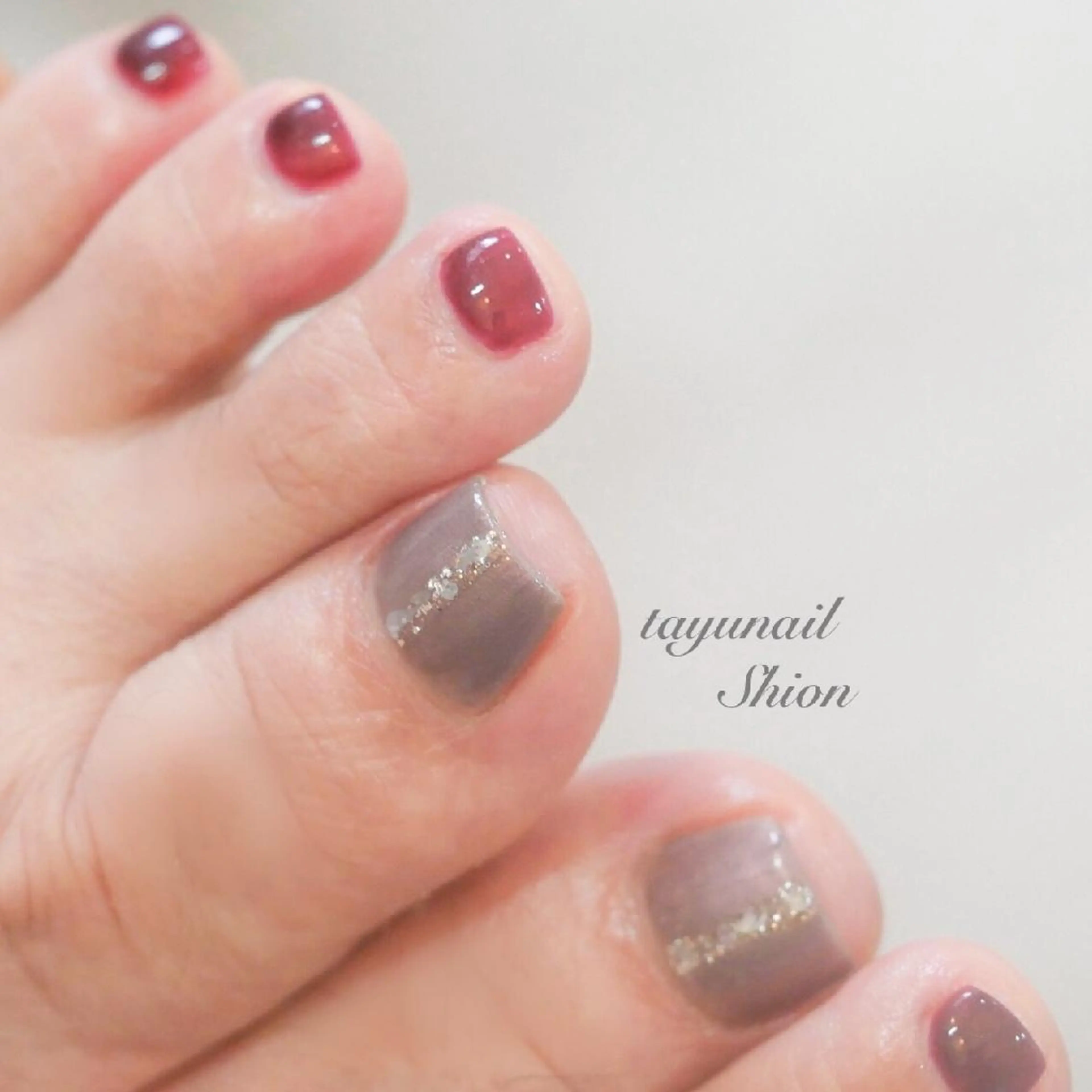 ネイル アートネイル ブルー フットネイル ジェルネイル キラキラネイル ネイルサロン 【たゆnail】のネイルデザイン