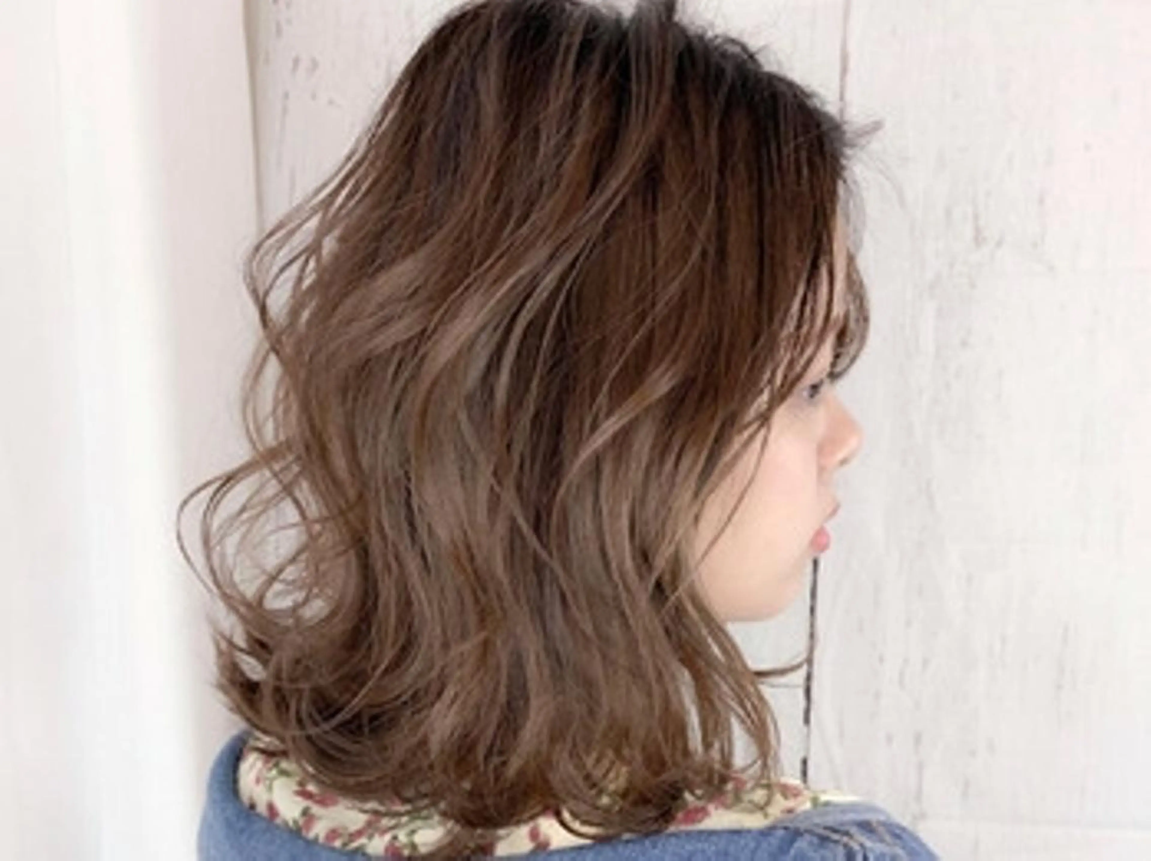 ミディアム 冨岡 千尋のヘアスタイル