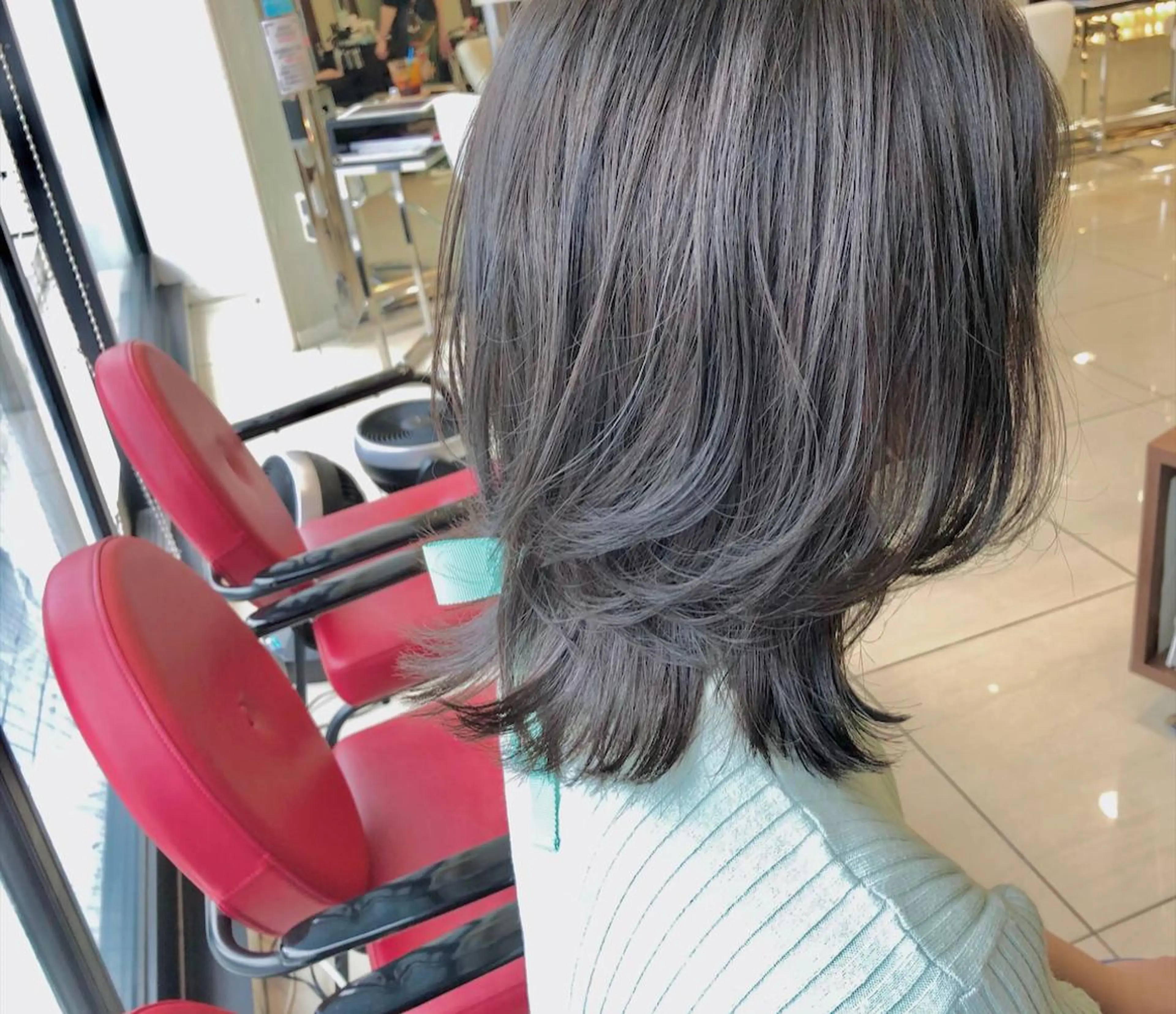 ミディアム カラー アッシュ アッシュグレー ブリーチ ブリーチなしカラー カット ヘアカラー トリートメント 🌼こやま かおり🌼のヘアスタイル