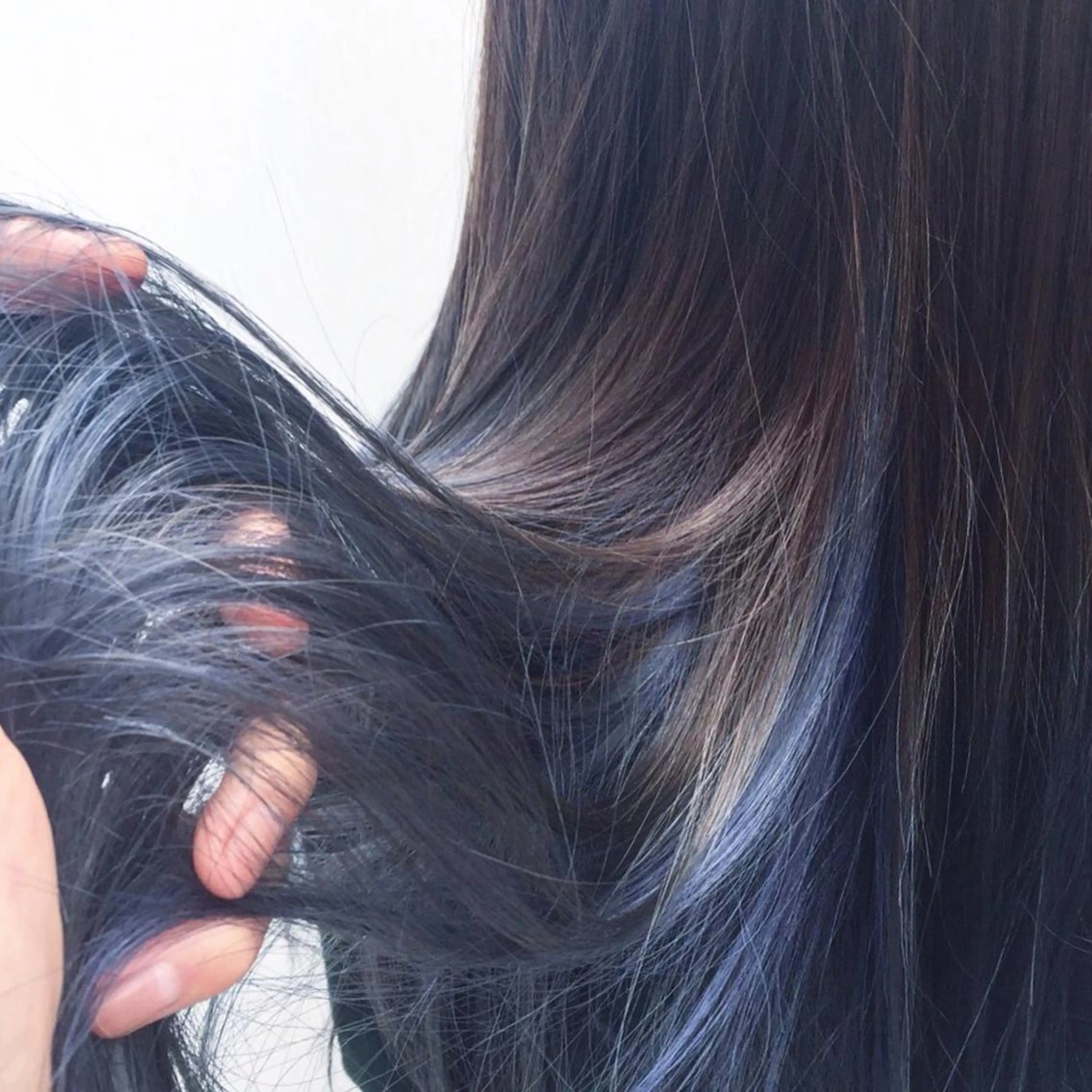 ロング カラー ブリーチ ブルーカラー インナーカラー ニシオカ タクヤのヘアスタイル