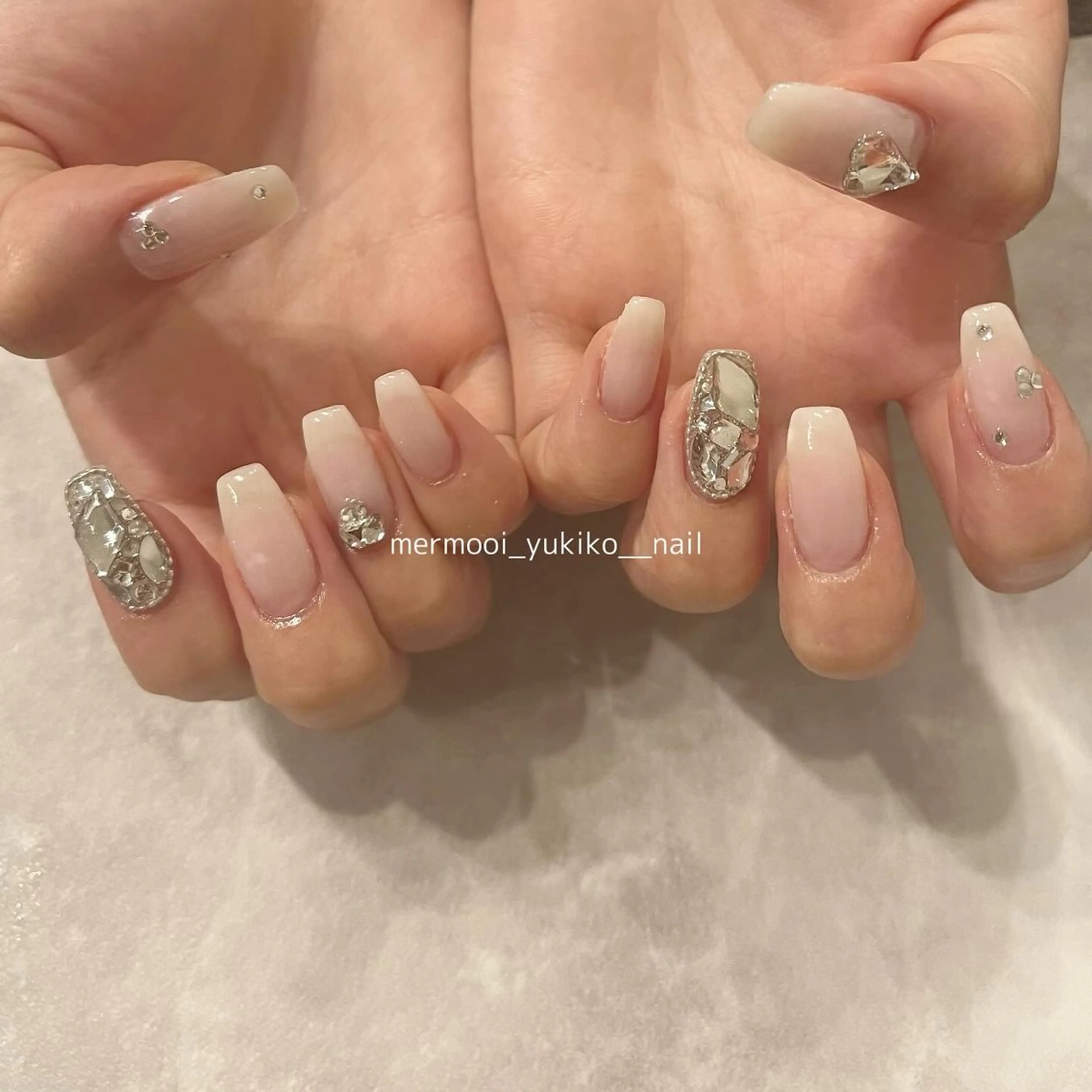 ネイル ジェルネイル キラキラネイル パラジェル スカルプネイル ワンホンネイル ハンドネイル melumooi nailのネイルデザイン