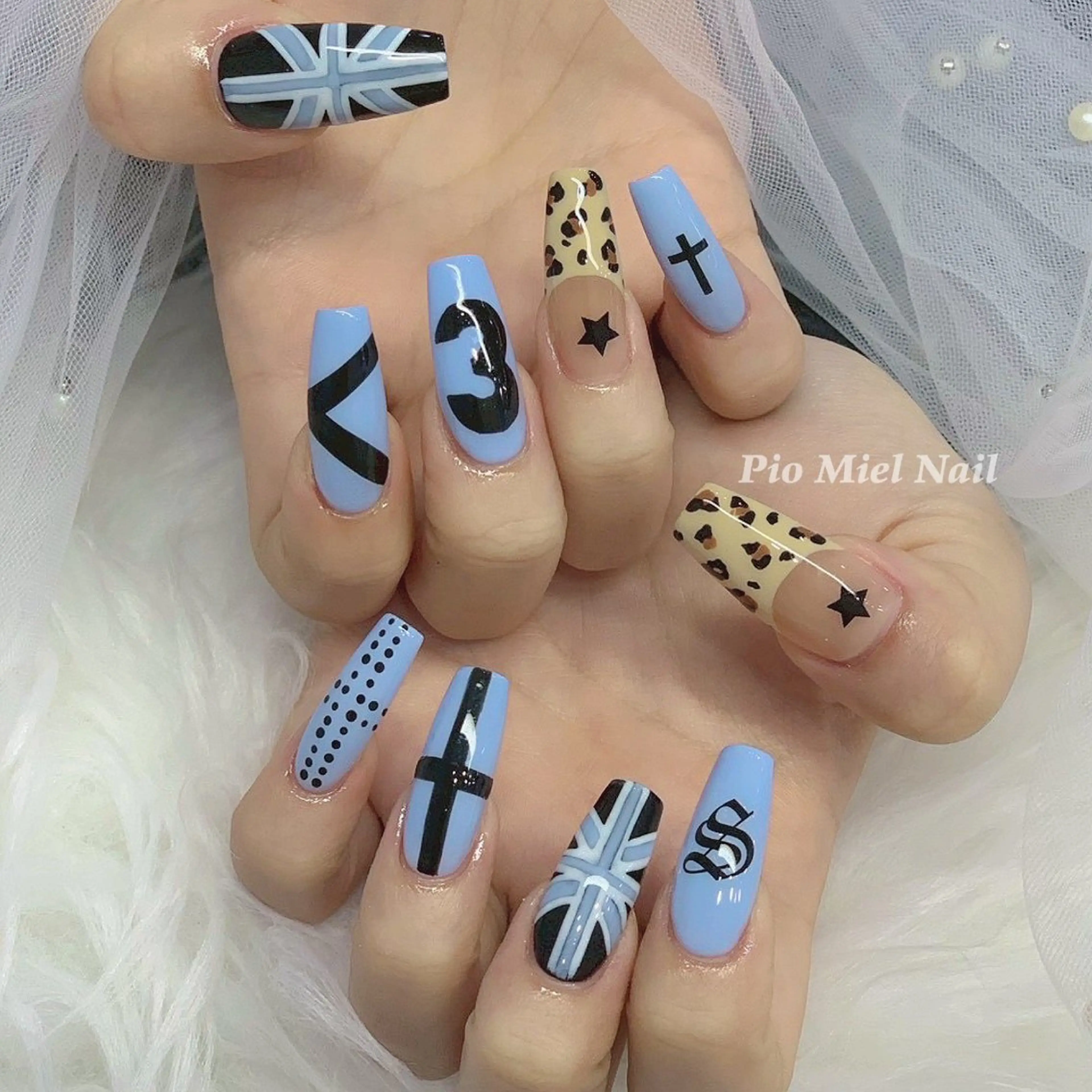 ネイル アニマル柄 ブルー ロングネイル ハンドネイル HANA 長さだしのネイルデザイン