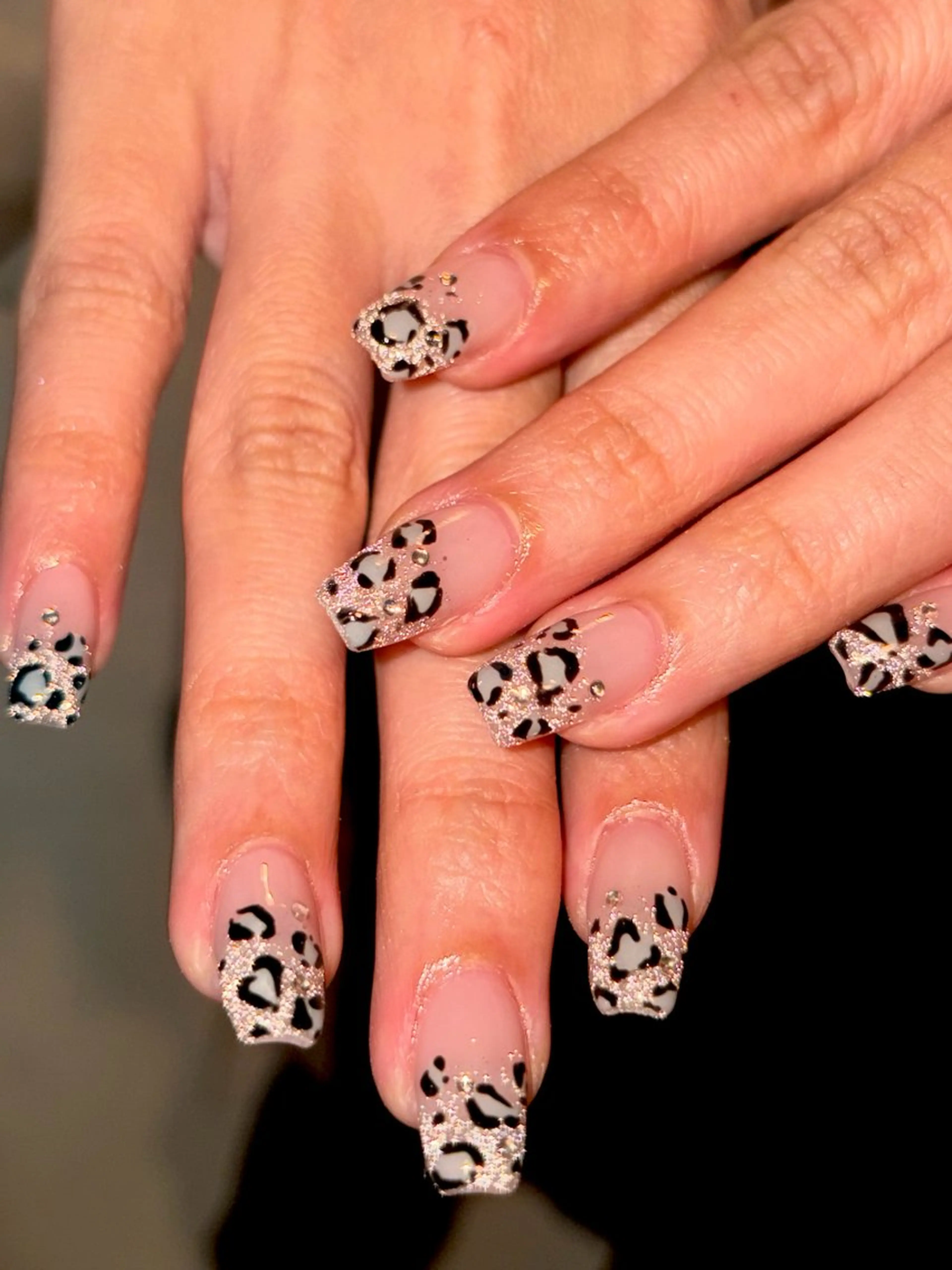 ネイル アニマル柄 フラッシュネイル グラデーション ラメ(グリッター) ラメグラデーション ハンドネイル PINS16✴︎ 原宿ネイリストumiのネイルデザイン